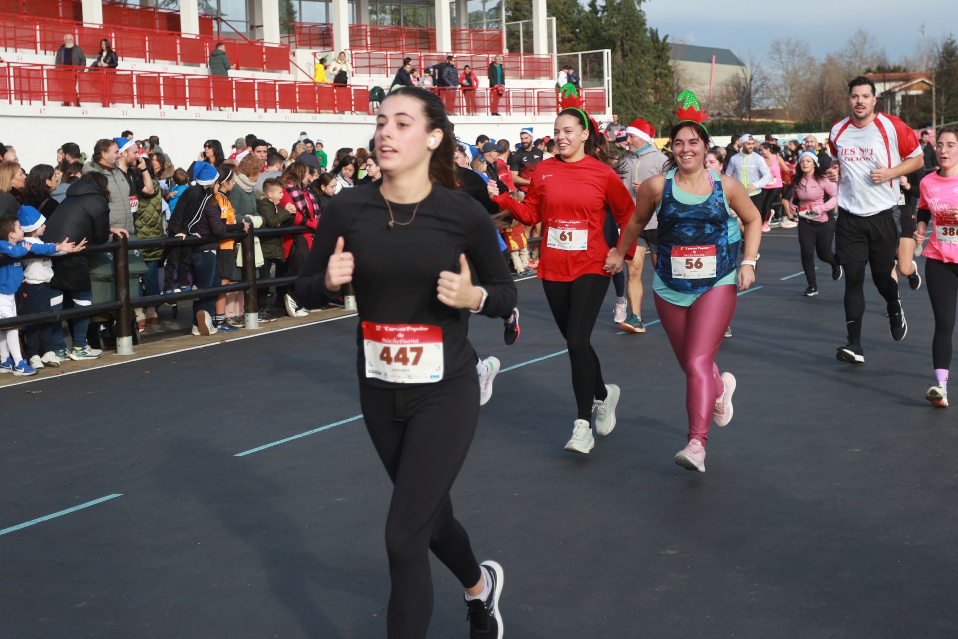 Una carrera mañanera para empezar la Nochebuena en Gijón