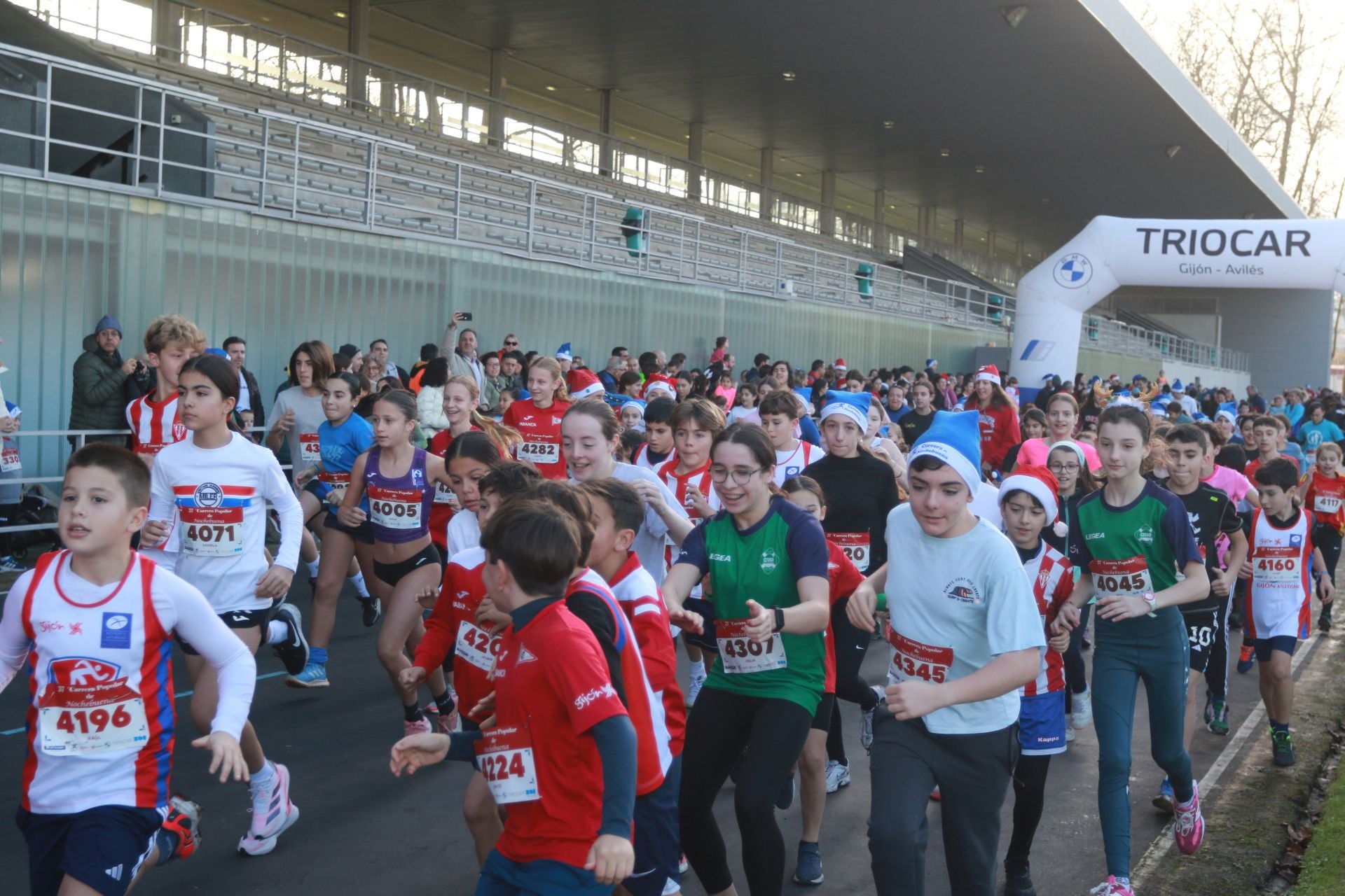 Una carrera mañanera para empezar la Nochebuena en Gijón