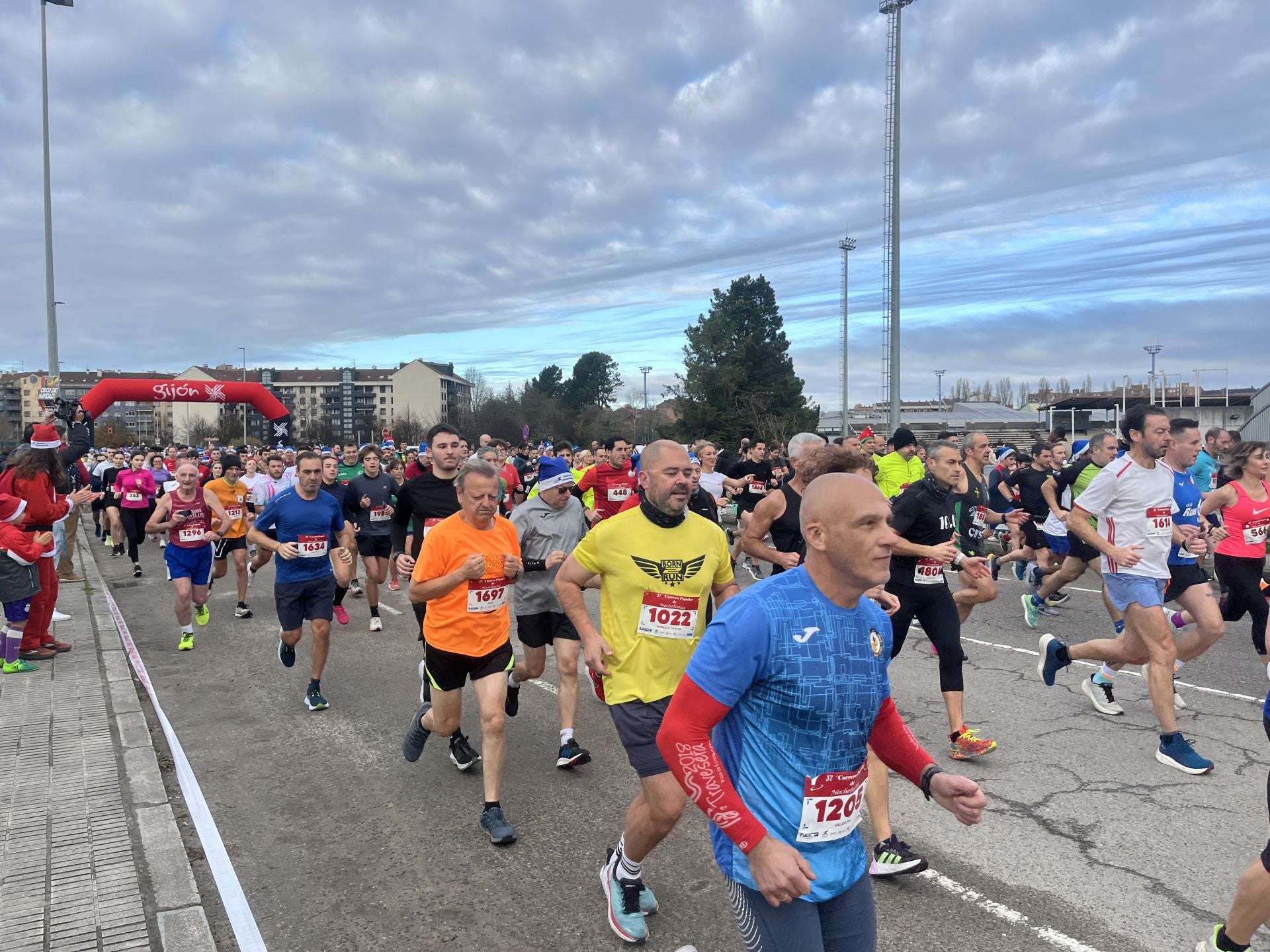 Una carrera mañanera para empezar la Nochebuena en Gijón