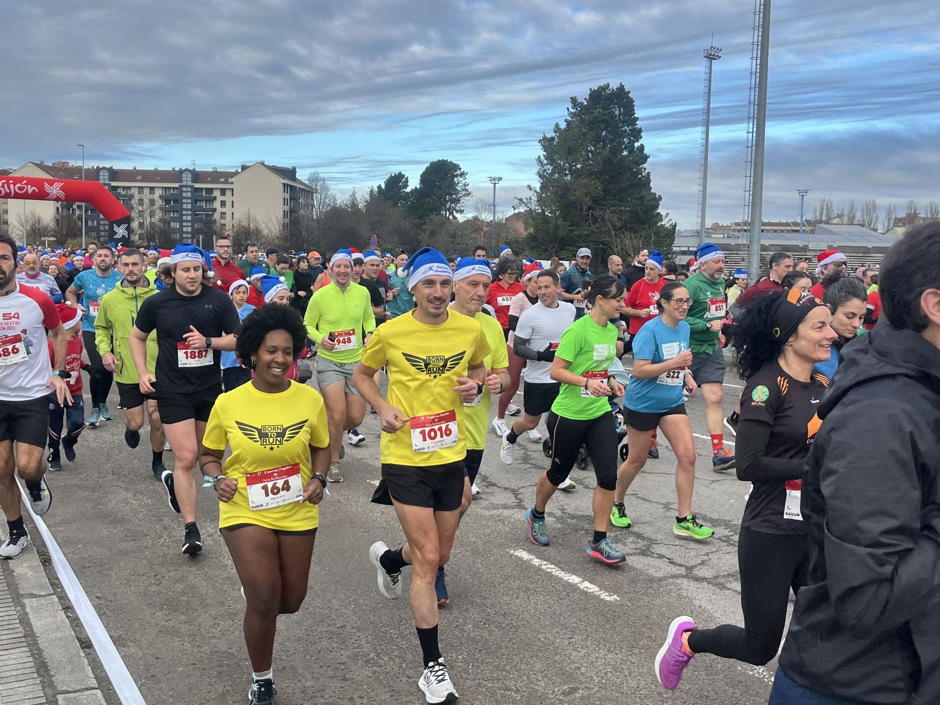 Una carrera mañanera para empezar la Nochebuena en Gijón