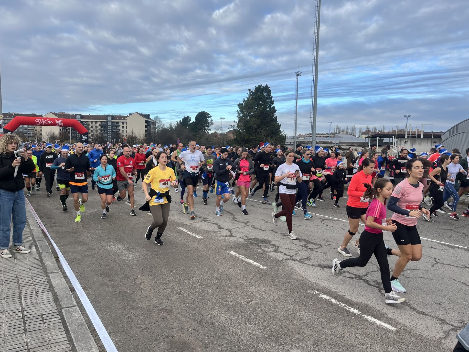 Una carrera mañanera para empezar la Nochebuena en Gijón