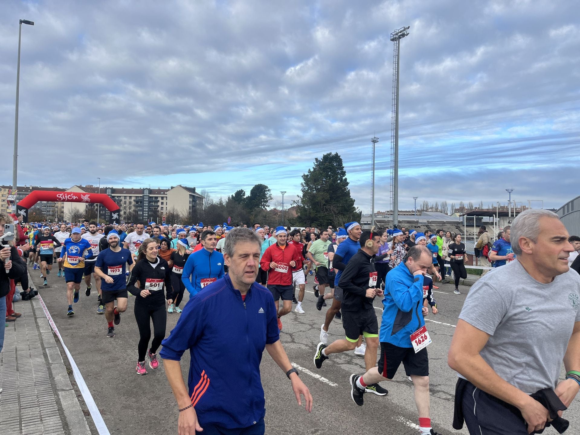 Una carrera mañanera para empezar la Nochebuena en Gijón