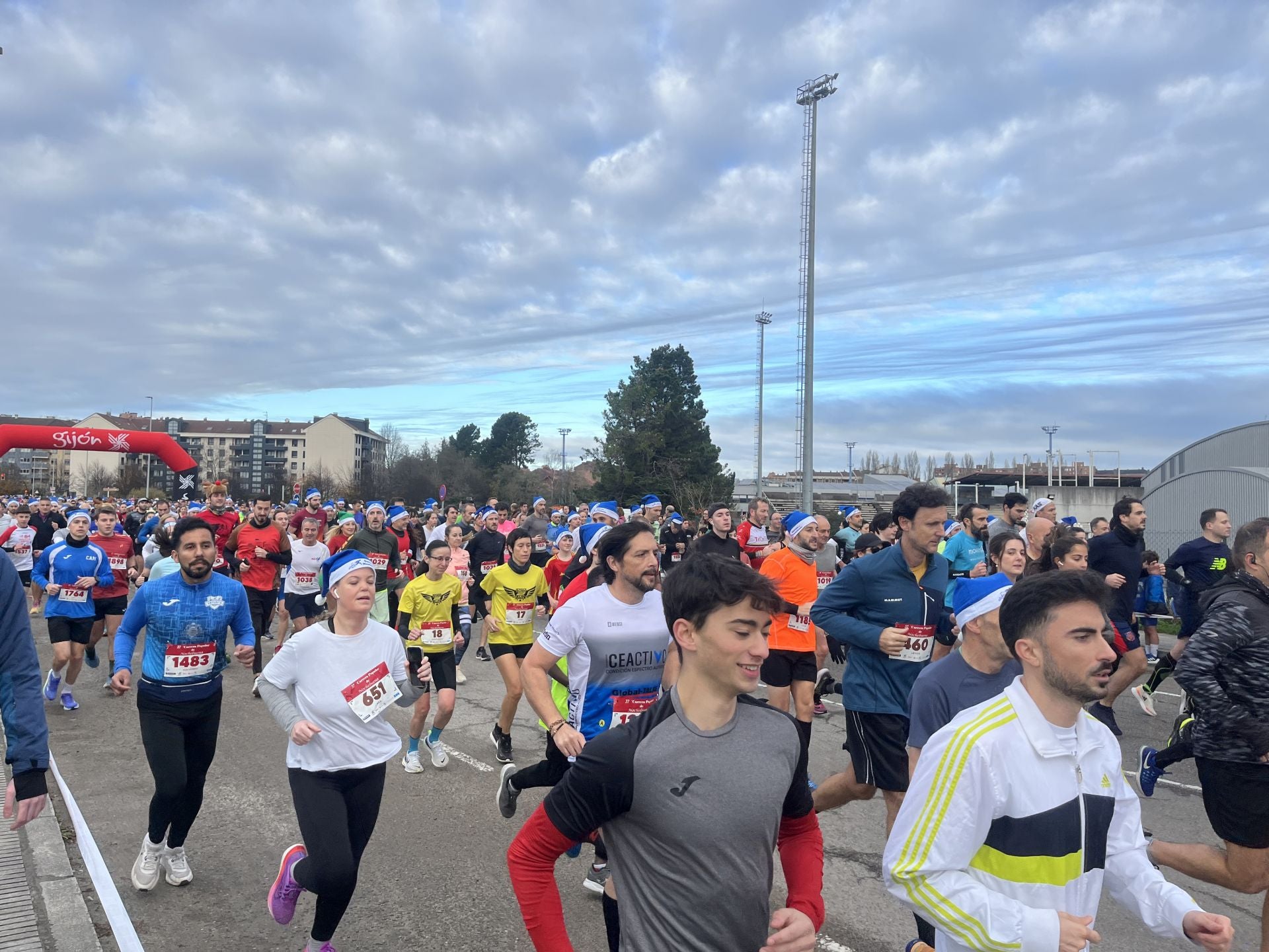 Una carrera mañanera para empezar la Nochebuena en Gijón