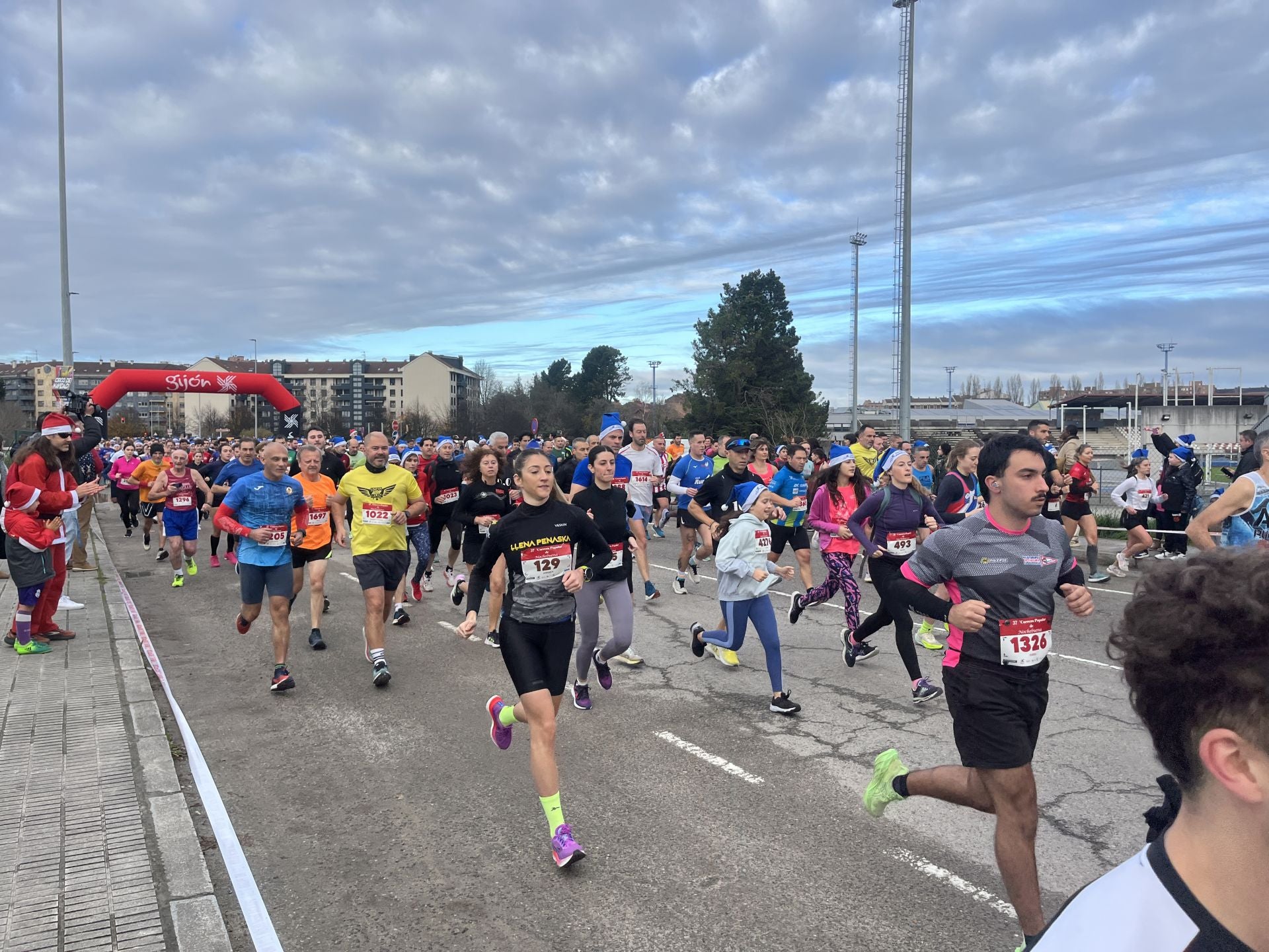 Una carrera mañanera para empezar la Nochebuena en Gijón