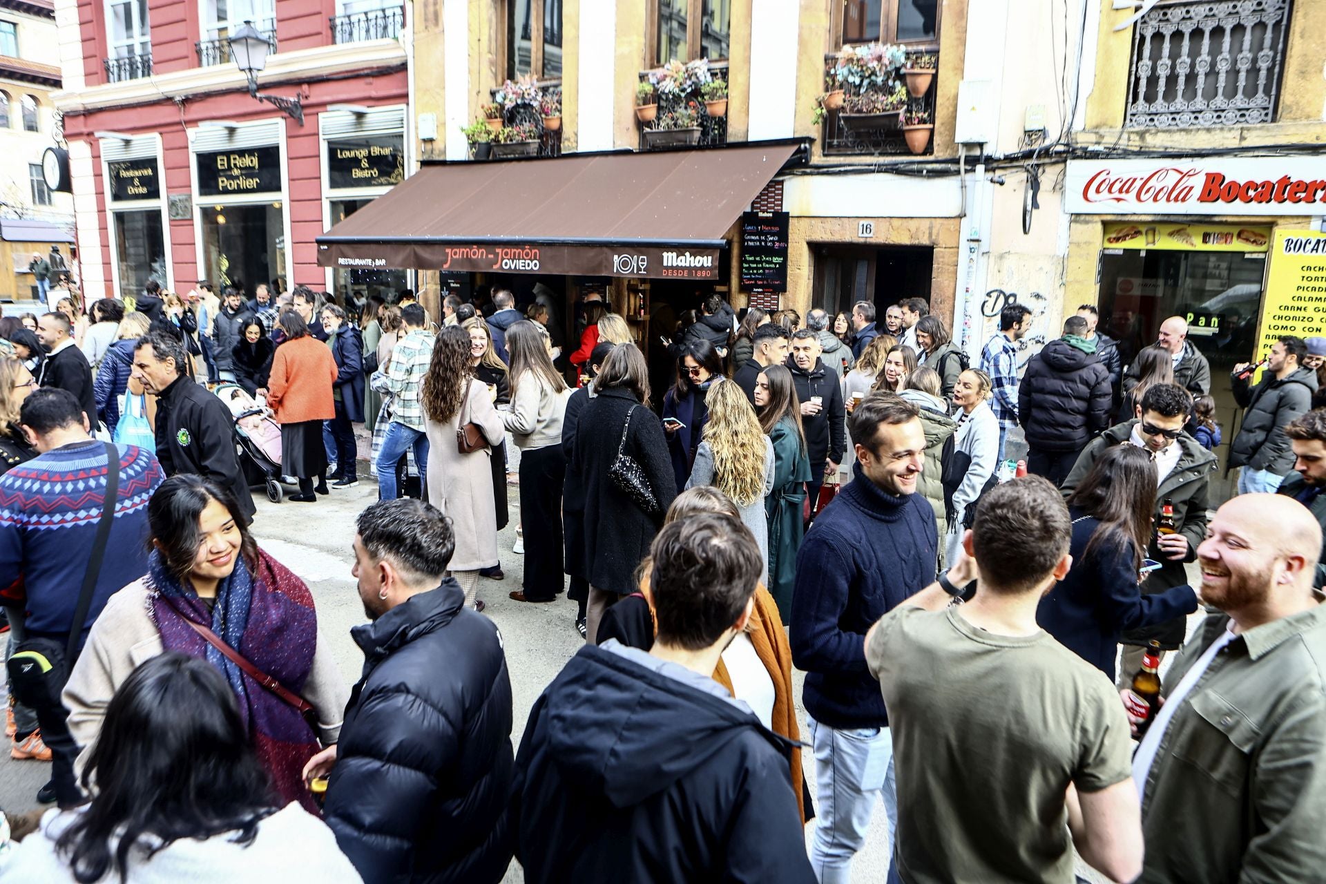 De vermuteo en Nochebuena: Asturias brinda en las terrazas