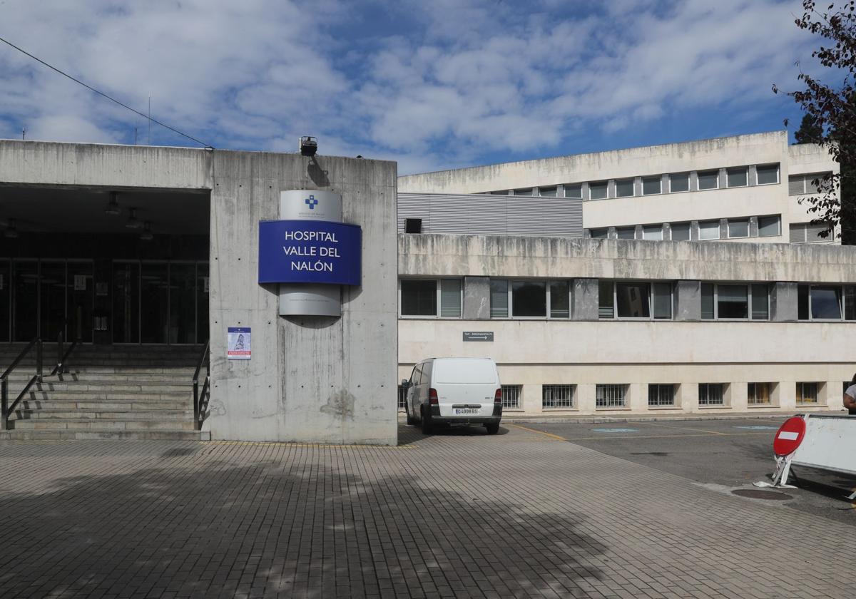 El hospital Valle del Nalón, hasta donde fueron trasladados los dos heridos.