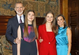 La fotografía con la que los Reyes y sus hijas felicitaron la Navidad.