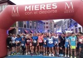 Los participantes, antes de darse la salida.