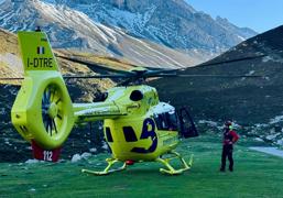 El montañero leonés rescatado en los Picos de Europa pidió auxilio a gritos y se levantó para que el helicóptero lo viese