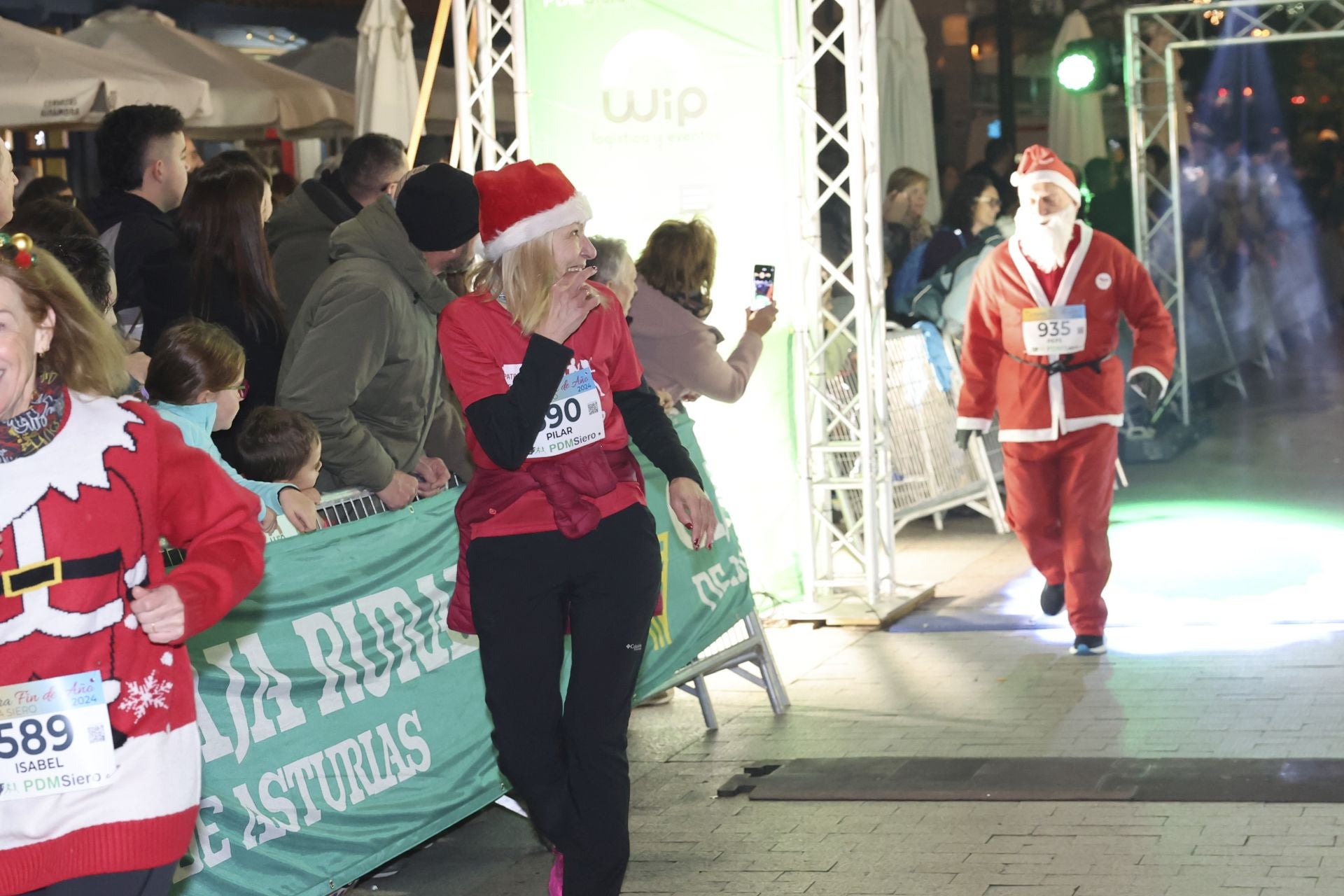 Siero se adelanta a la Nochevieja: todas las fotos de la Carrera de Fin de año