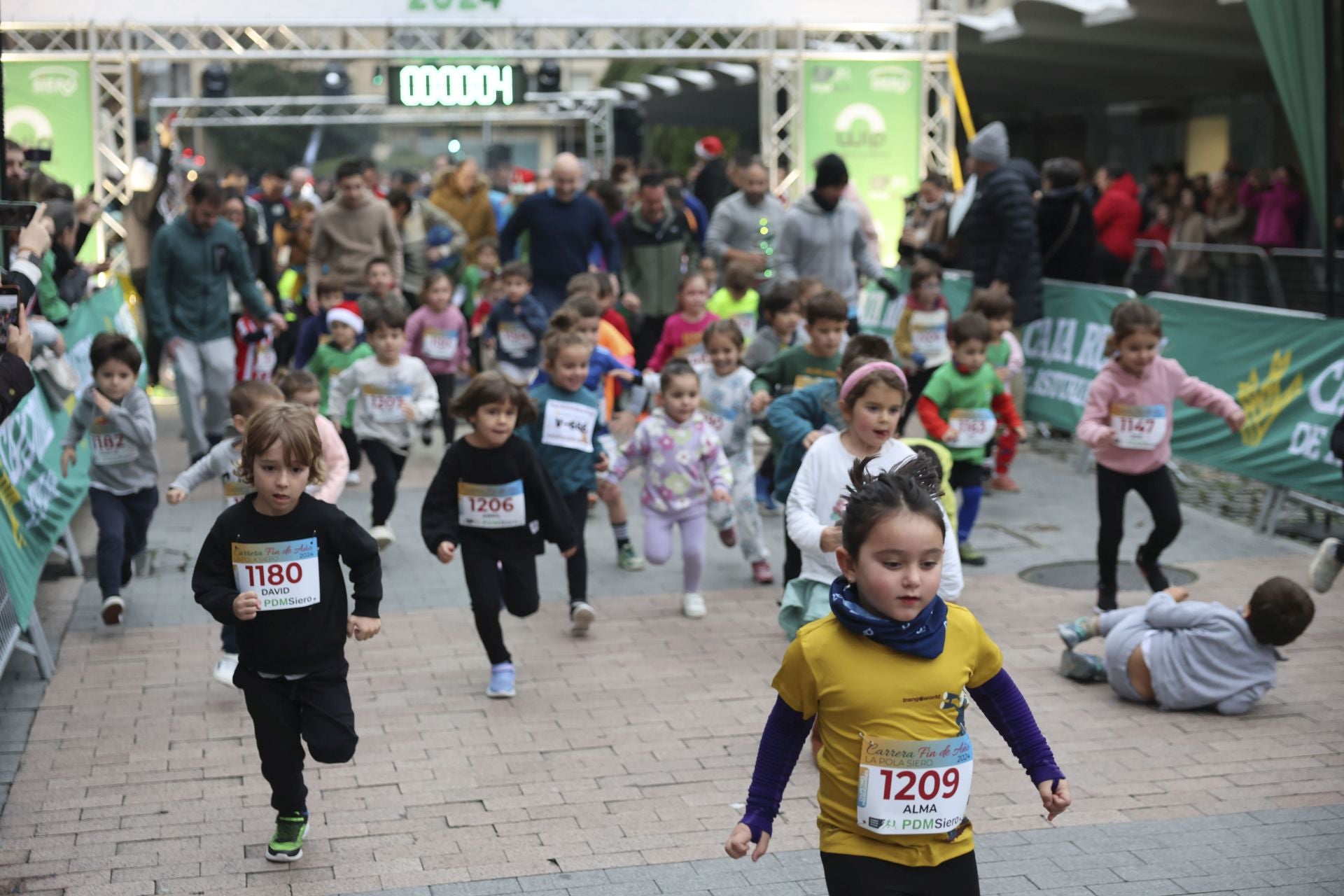 Siero se adelanta a la Nochevieja: todas las fotos de la Carrera de Fin de año