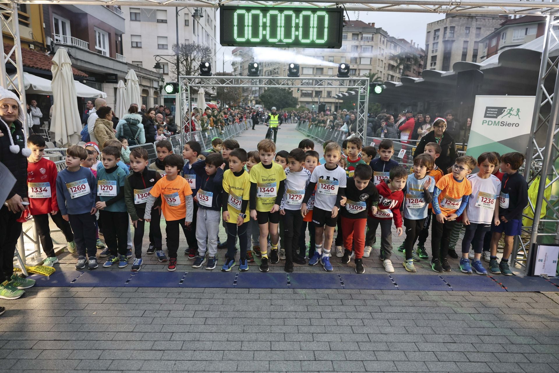 Siero se adelanta a la Nochevieja: todas las fotos de la Carrera de Fin de año