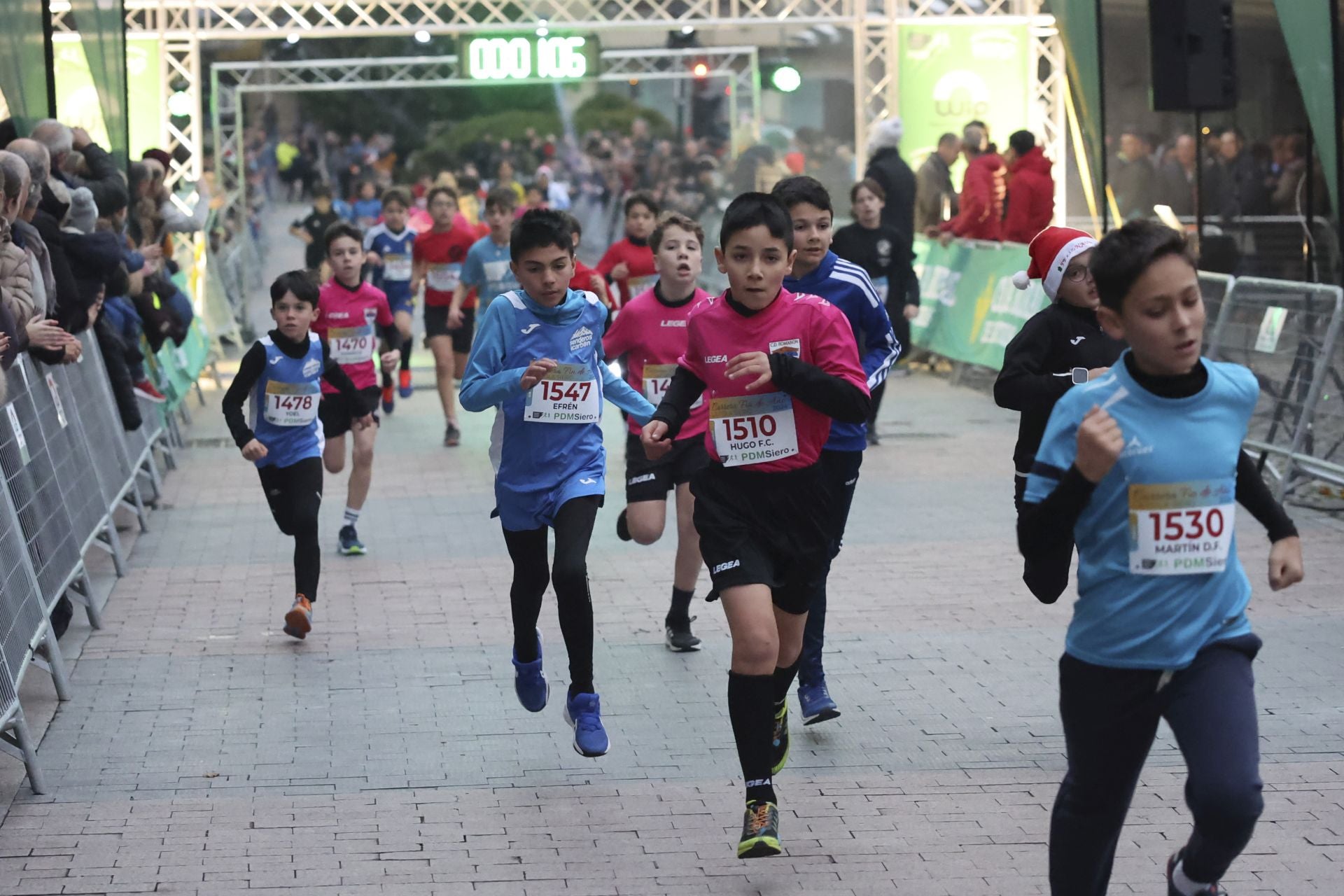 Siero se adelanta a la Nochevieja: todas las fotos de la Carrera de Fin de año