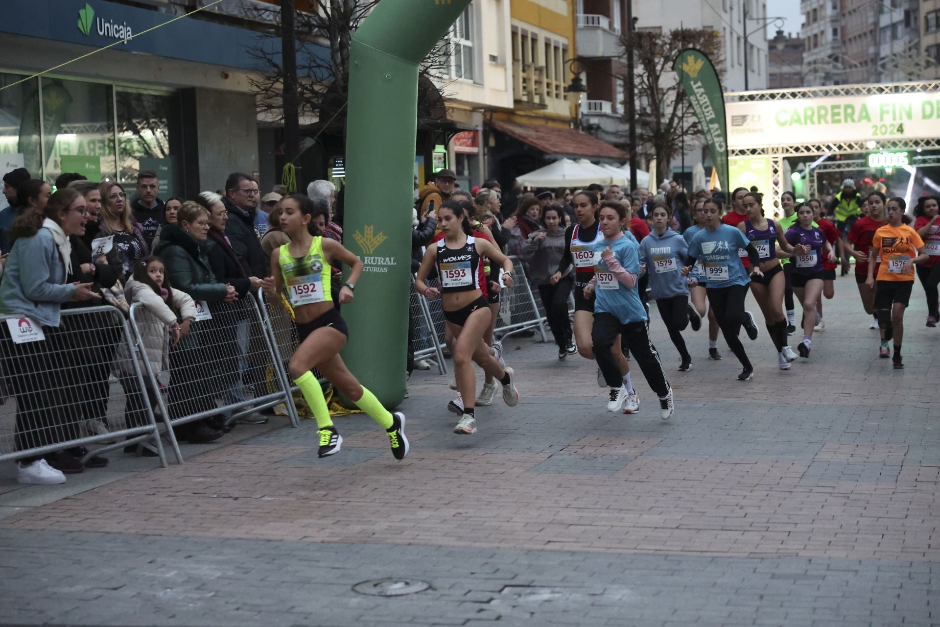 Siero se adelanta a la Nochevieja: todas las fotos de la Carrera de Fin de año