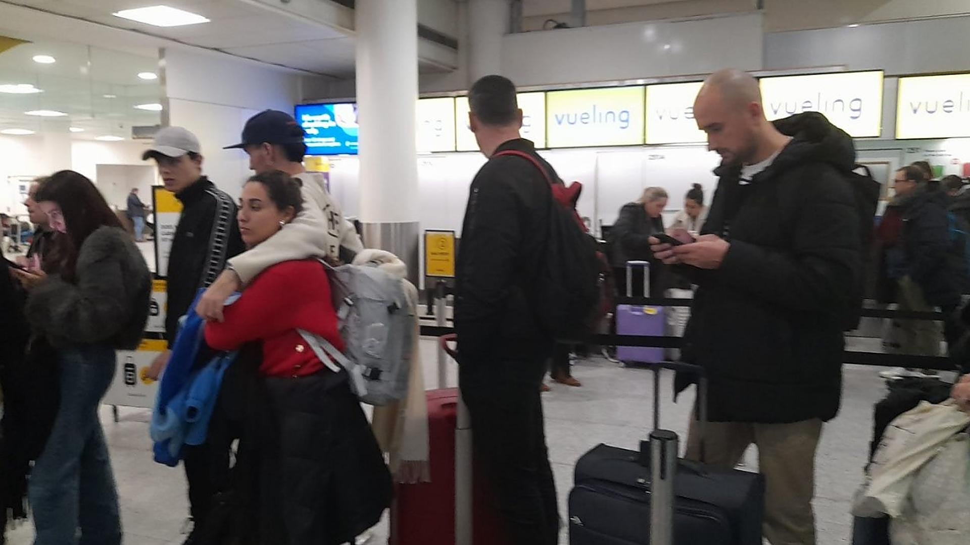 Fog Grounds Hundreds of Asturians at London Airport - News Directory 3