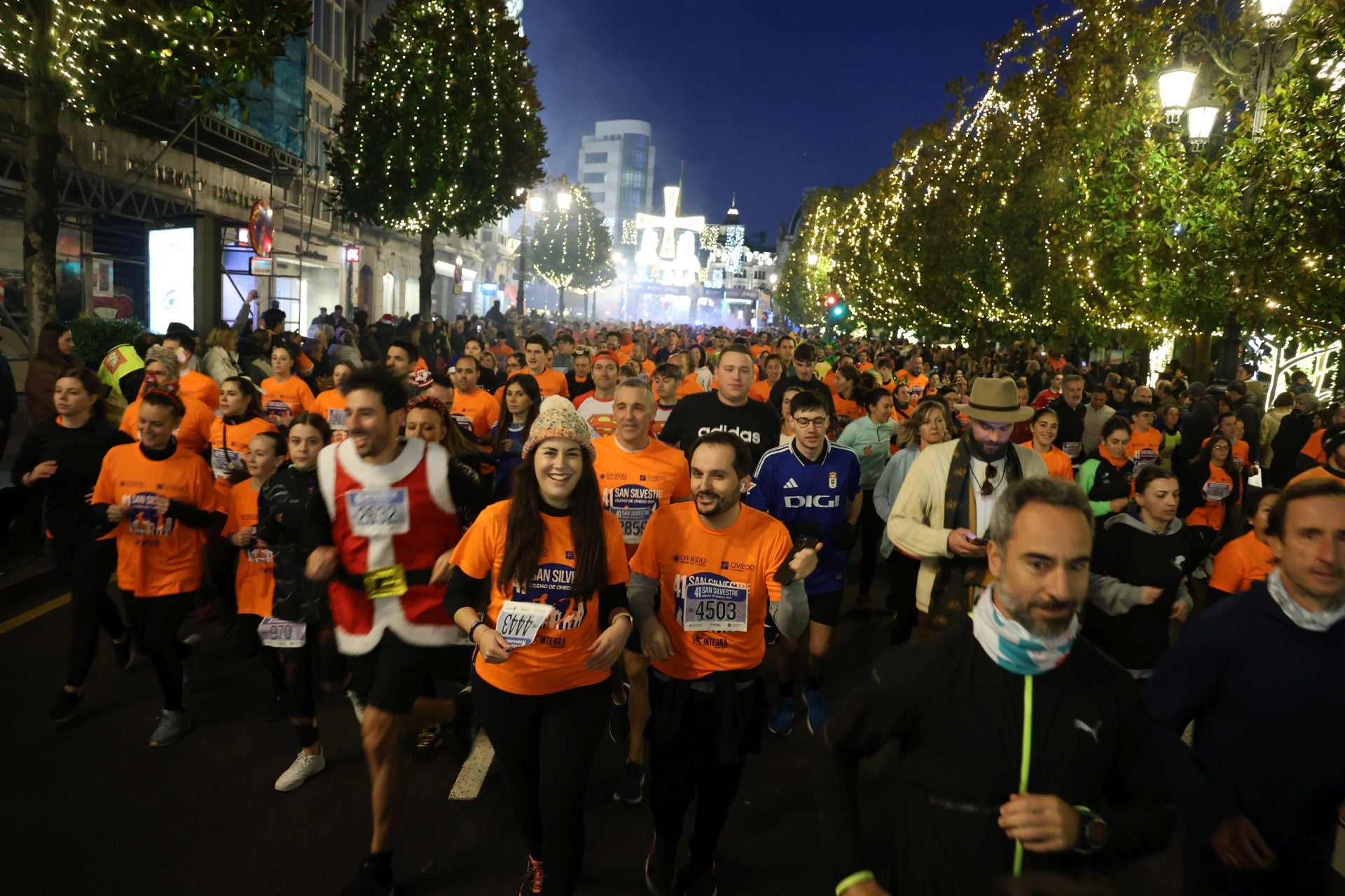 Oviedo despide el año a golpe de zapatilla por San Silvestre