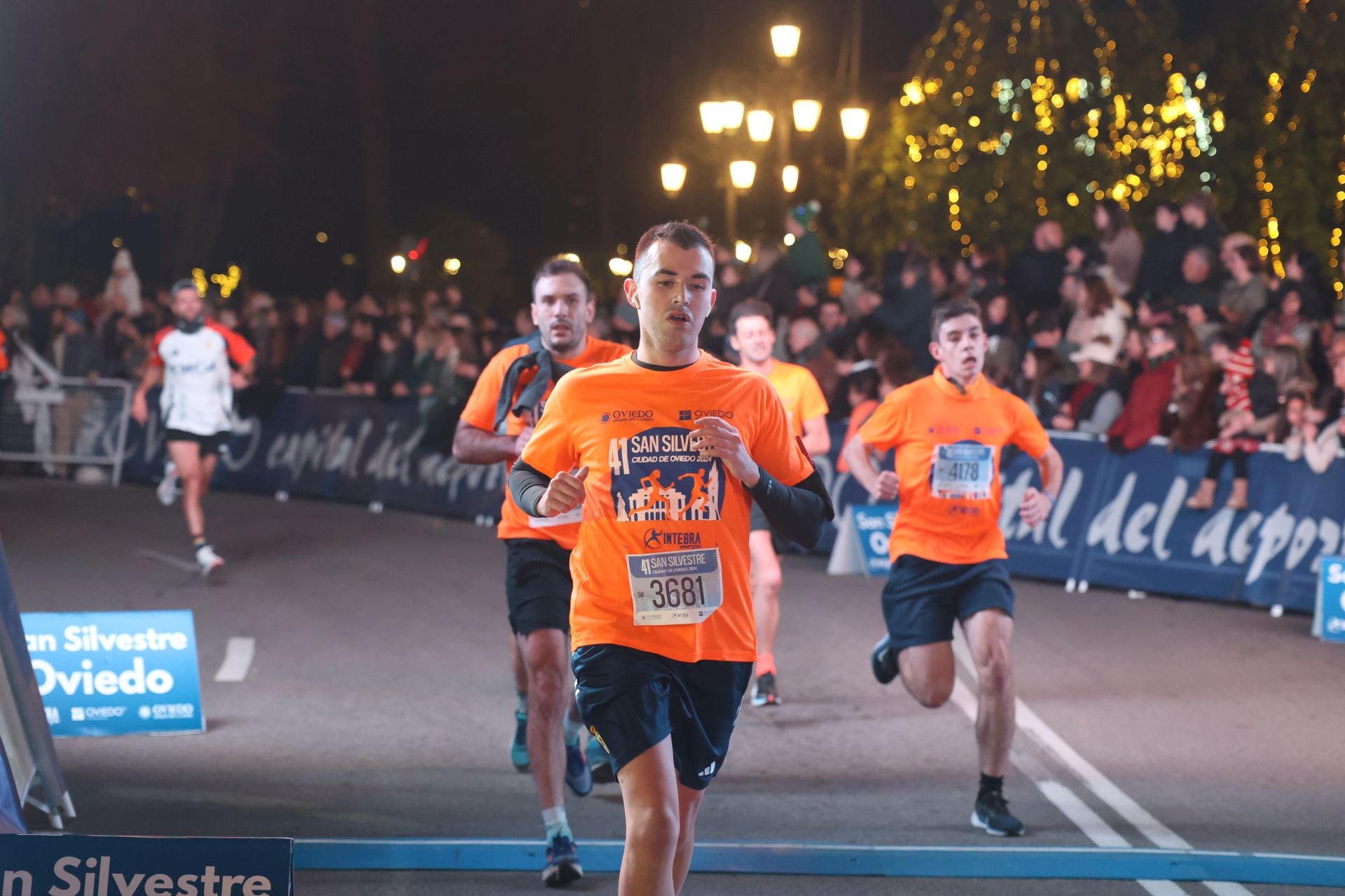 Oviedo despide el año a golpe de zapatilla por San Silvestre