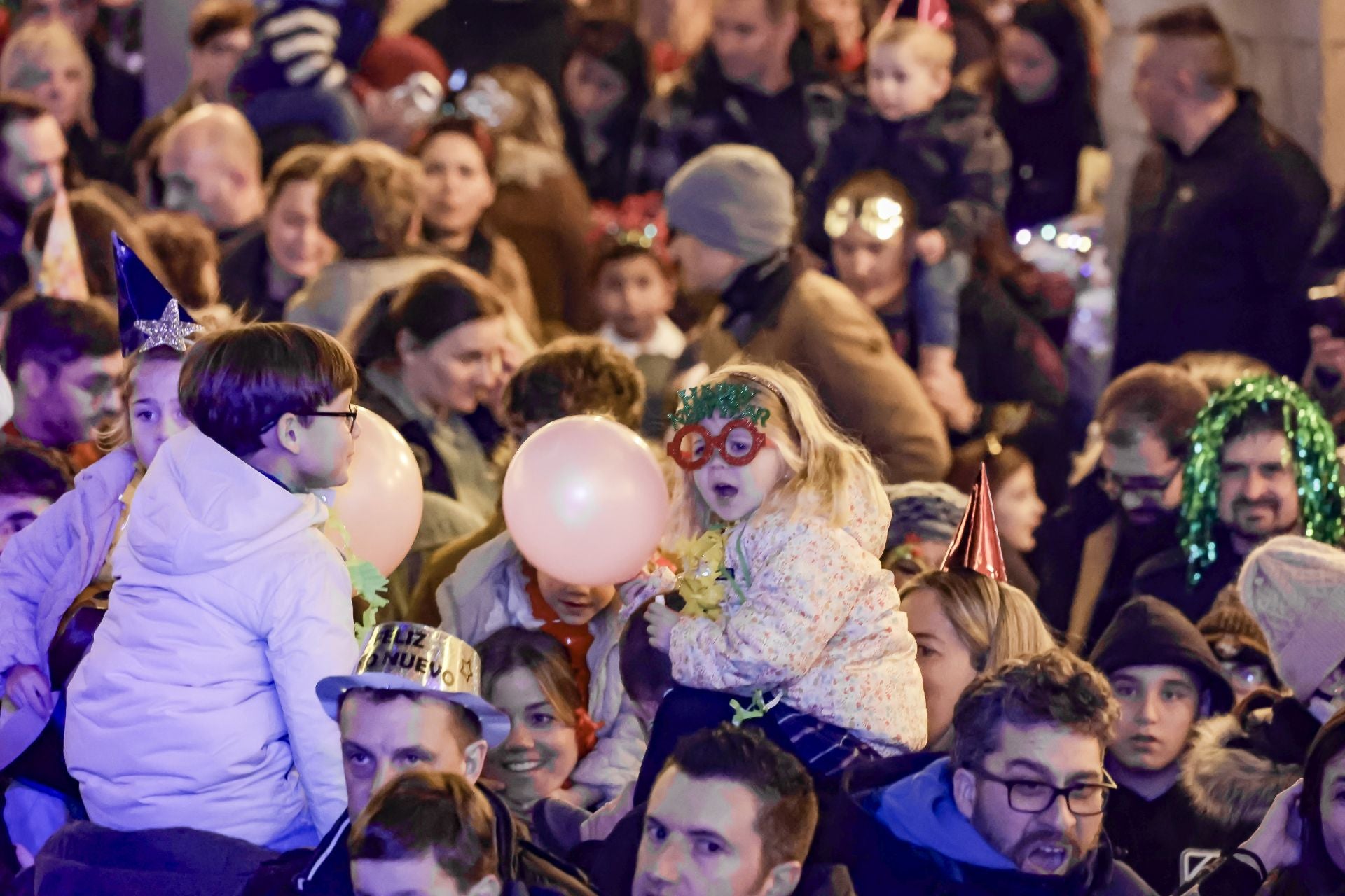 Los más pequeños reciben el año adelantado en las pequecampanadas de Gijón