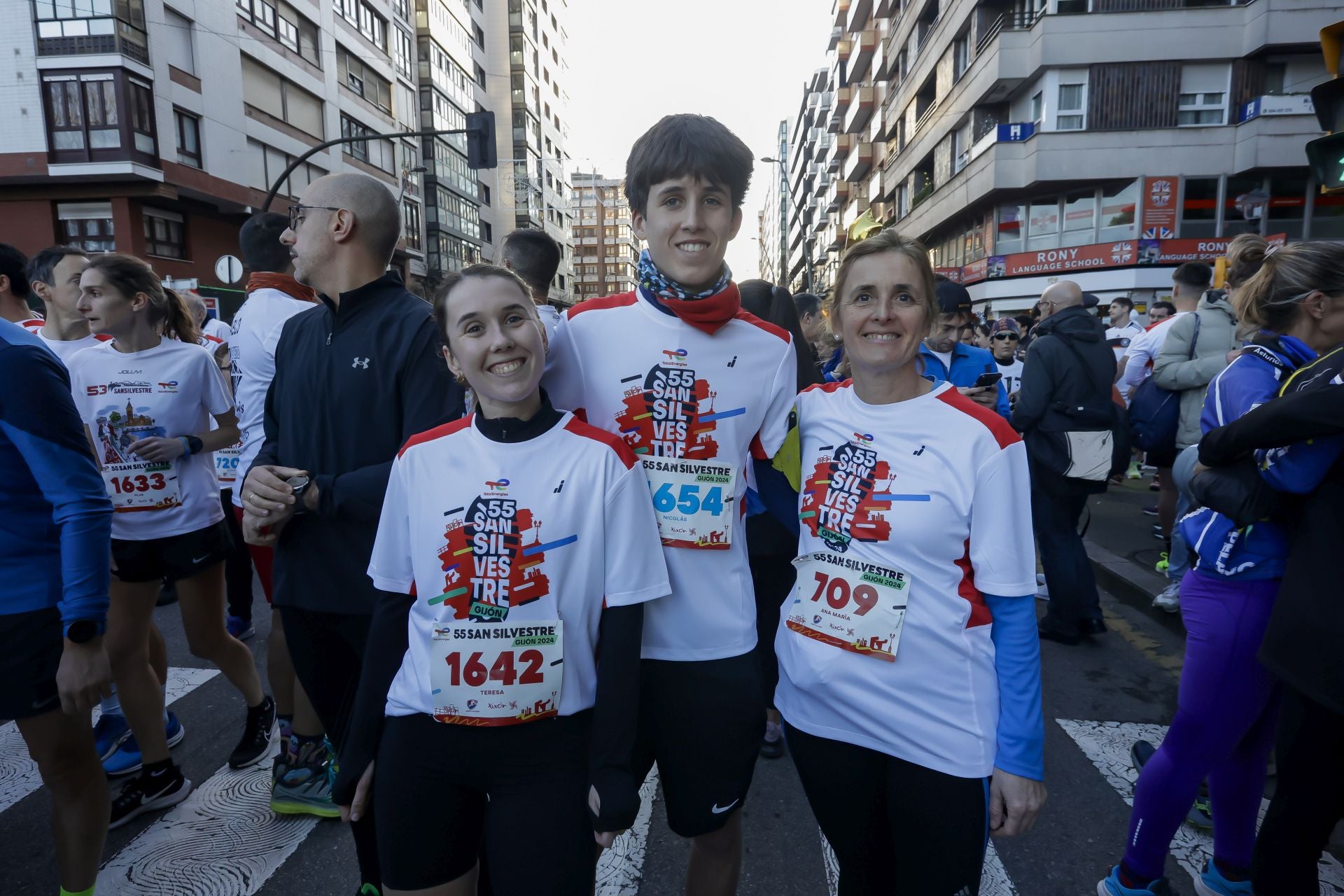 La San Silvestre vuela por las calles de Gijón