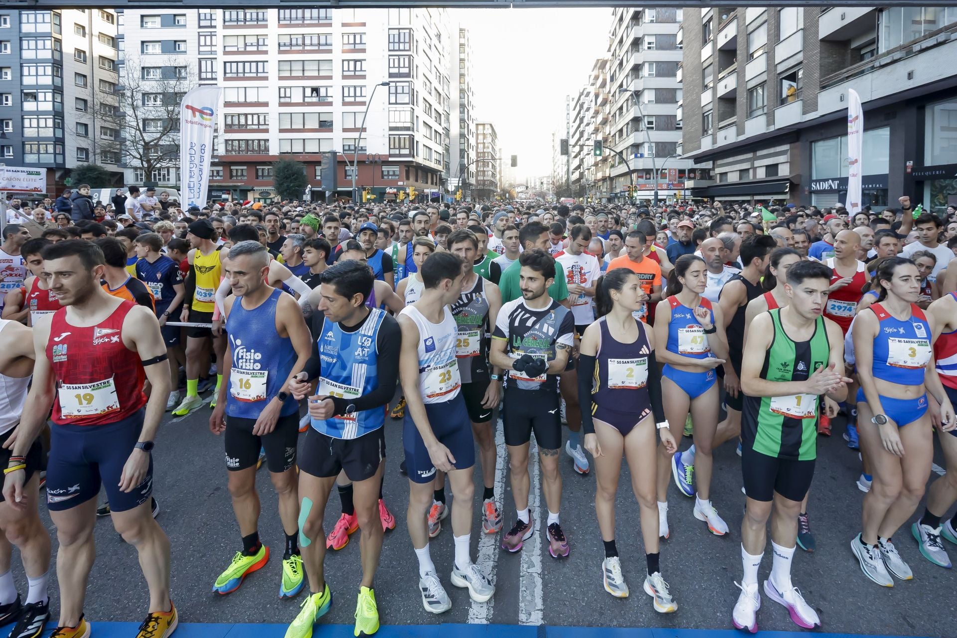 La San Silvestre vuela por las calles de Gijón