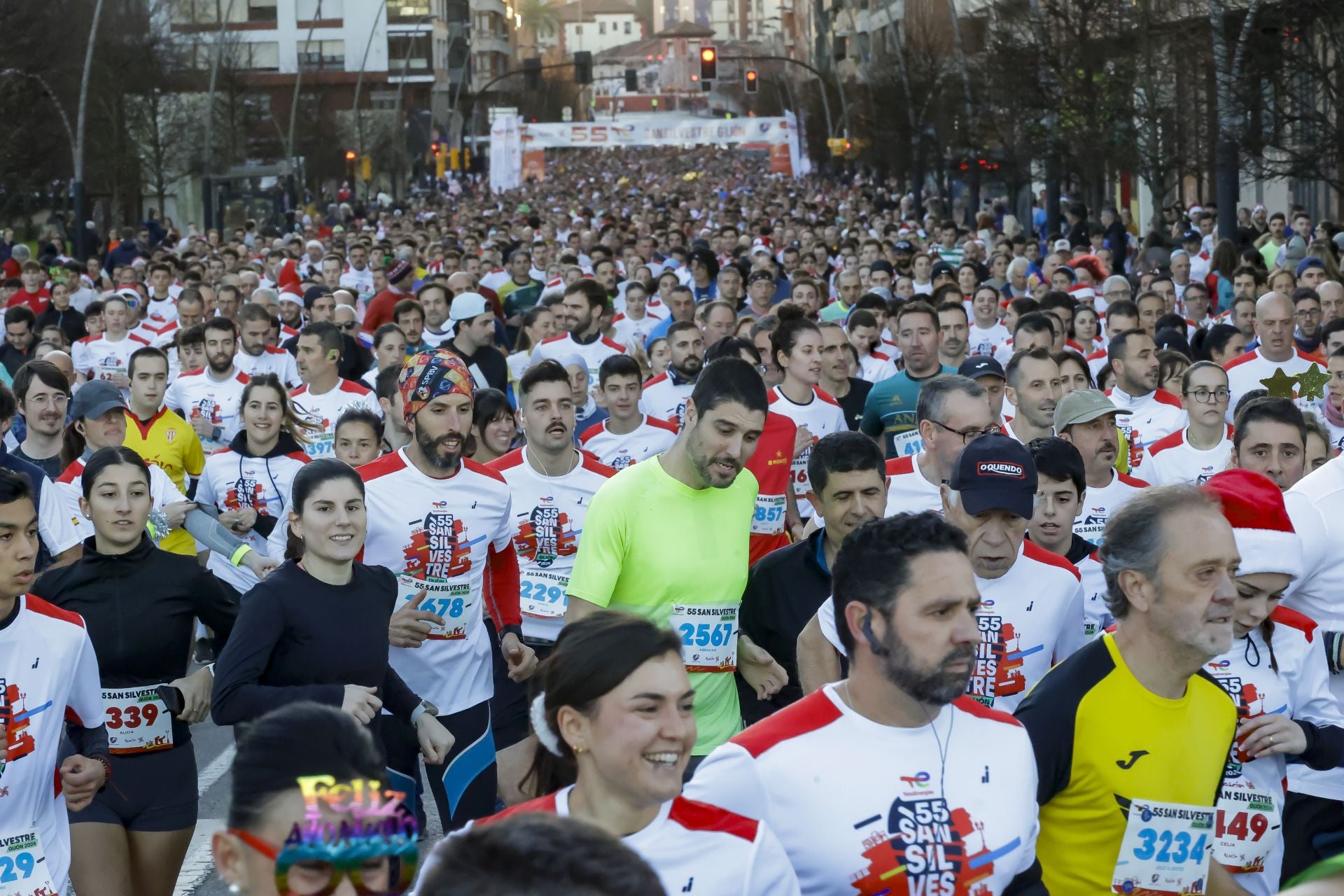 La San Silvestre vuela por las calles de Gijón