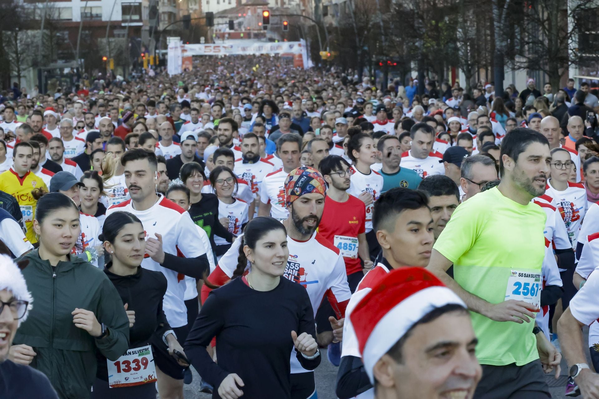 La San Silvestre vuela por las calles de Gijón