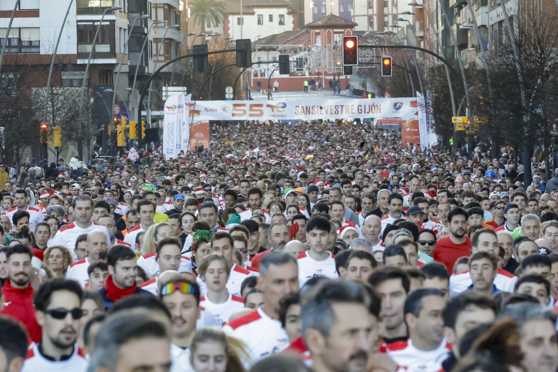 La San Silvestre vuela por las calles de Gijón