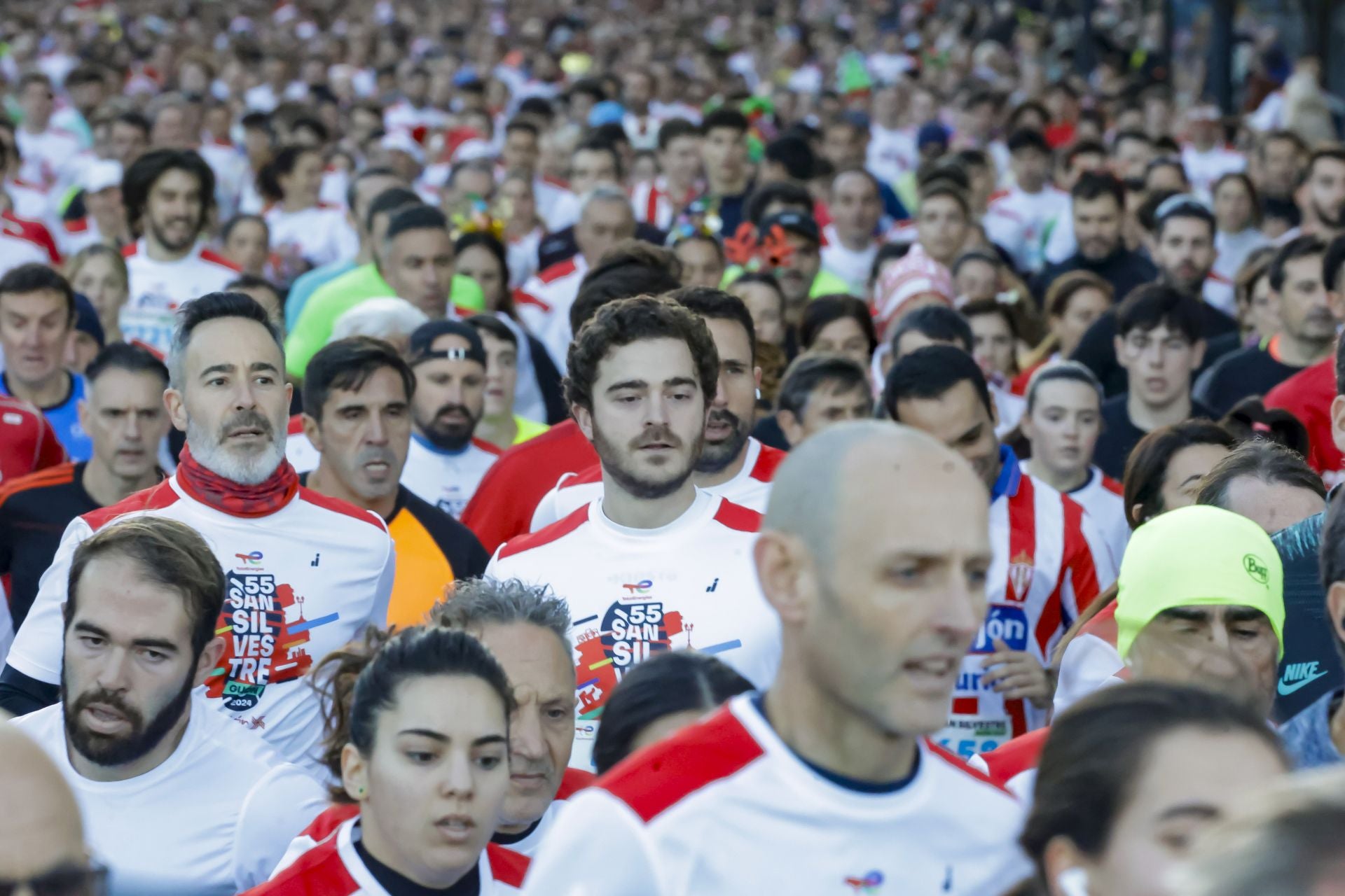 La San Silvestre vuela por las calles de Gijón