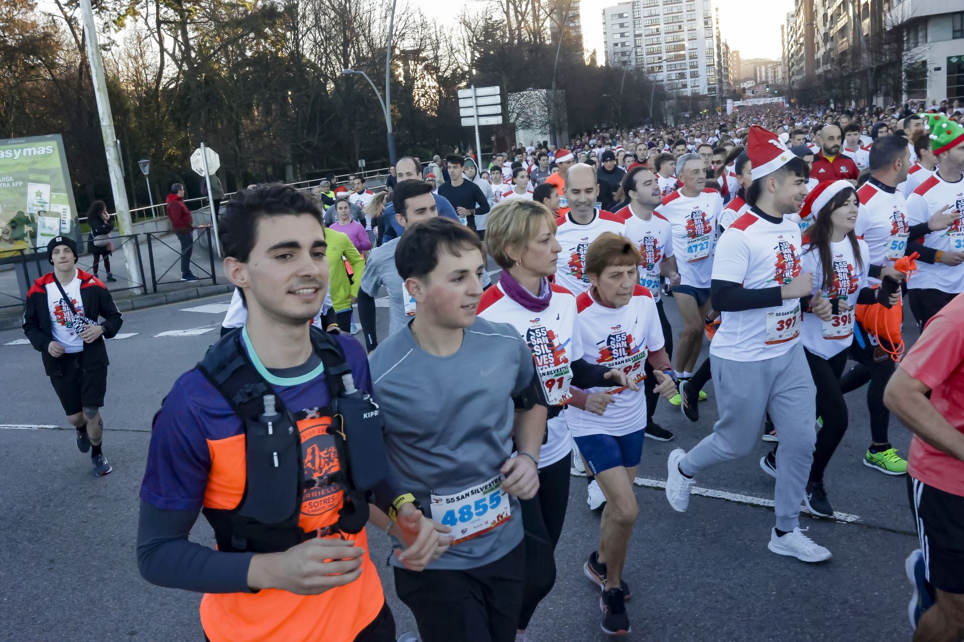 La San Silvestre vuela por las calles de Gijón