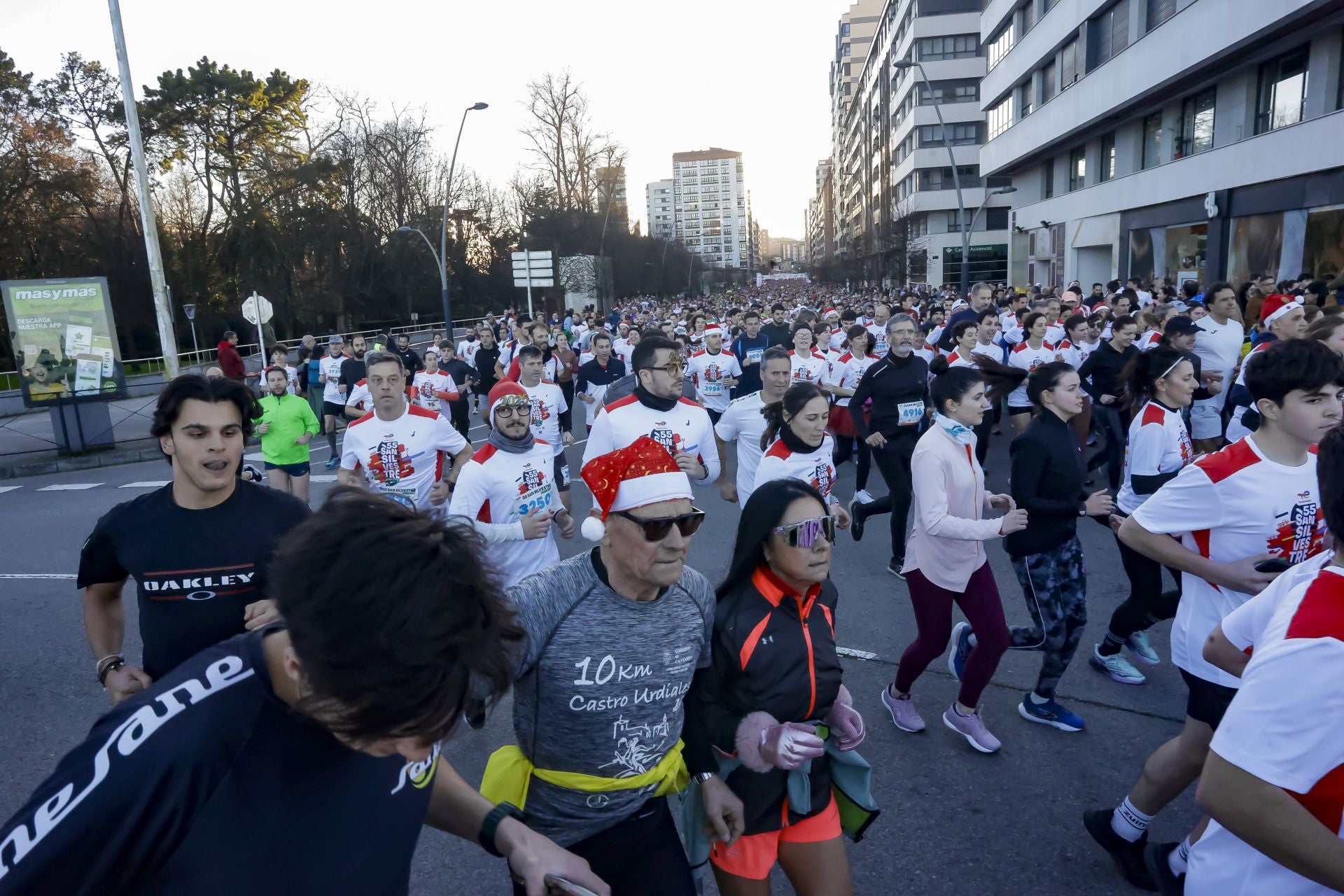 La San Silvestre vuela por las calles de Gijón