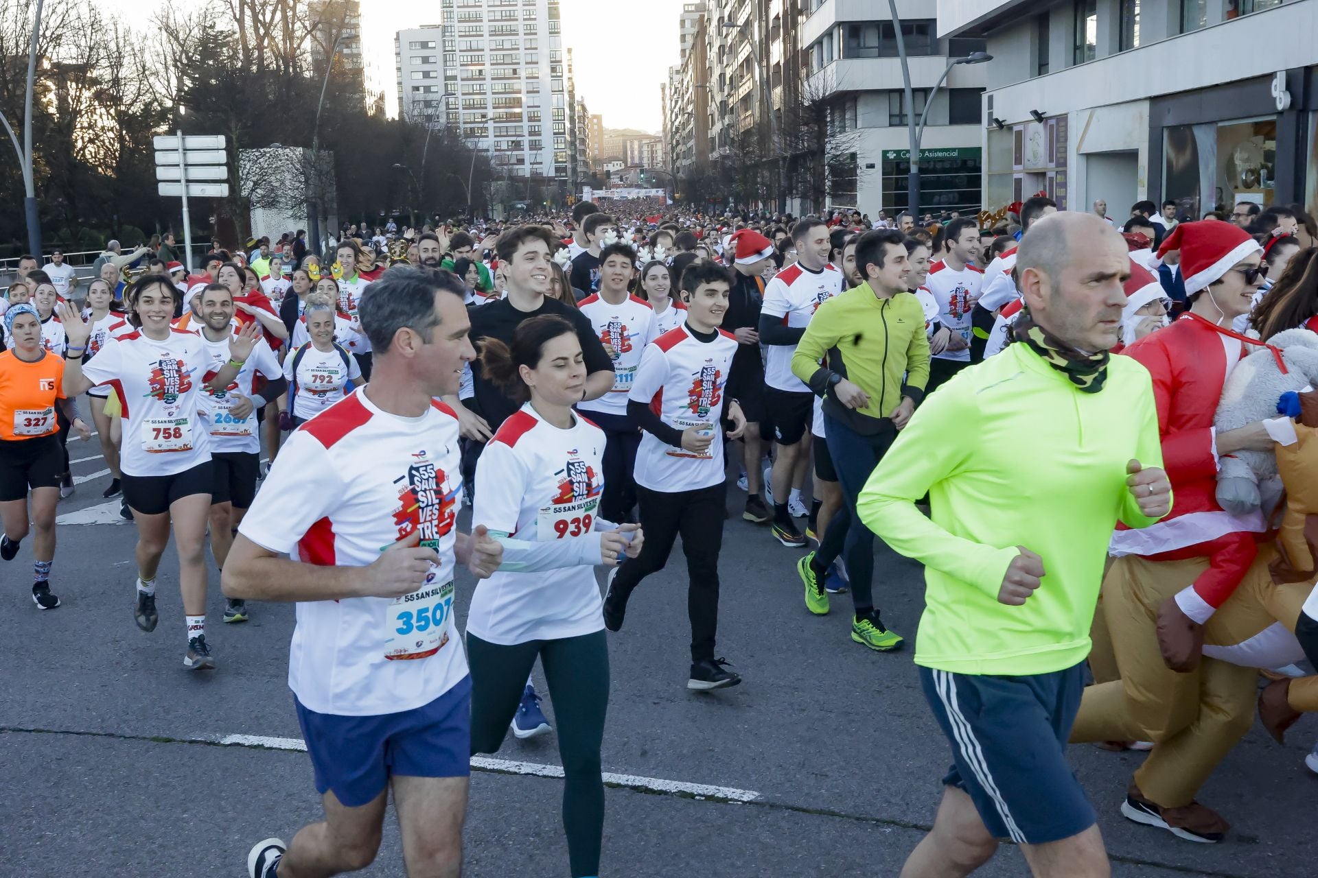 La San Silvestre vuela por las calles de Gijón