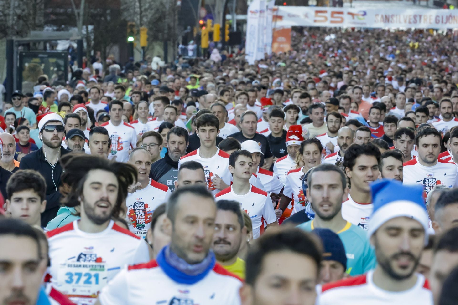 La San Silvestre vuela por las calles de Gijón