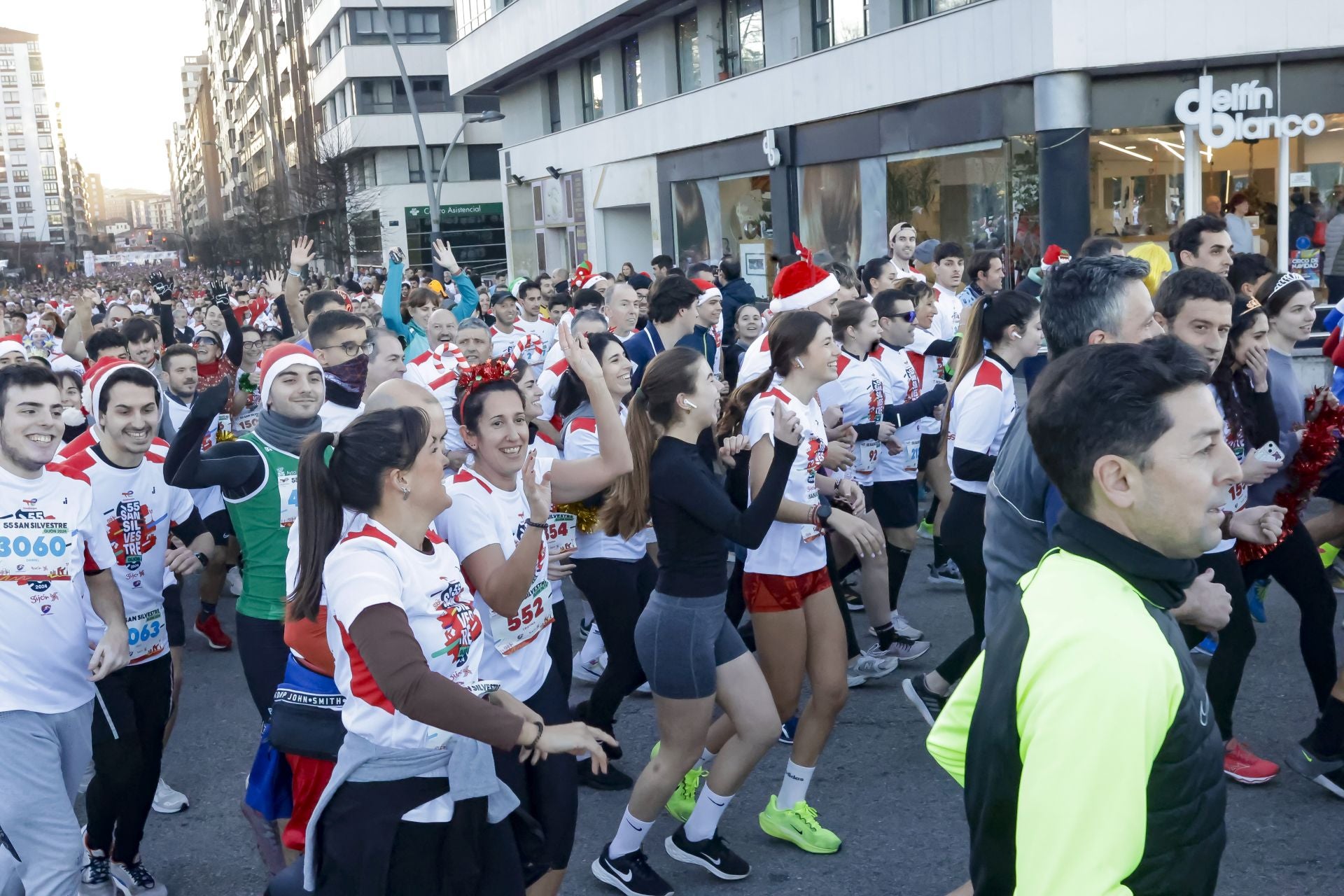 La San Silvestre vuela por las calles de Gijón