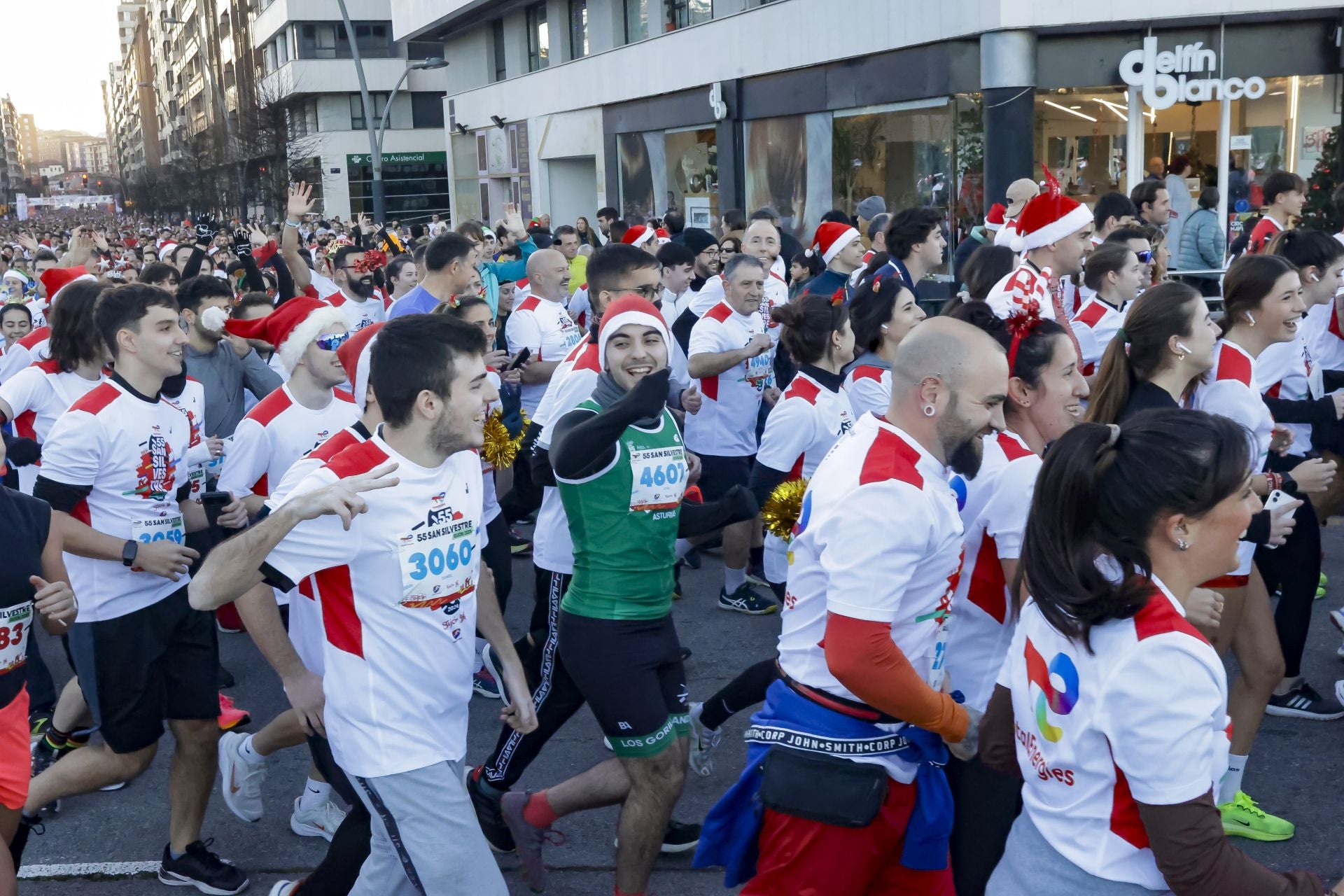 La San Silvestre vuela por las calles de Gijón