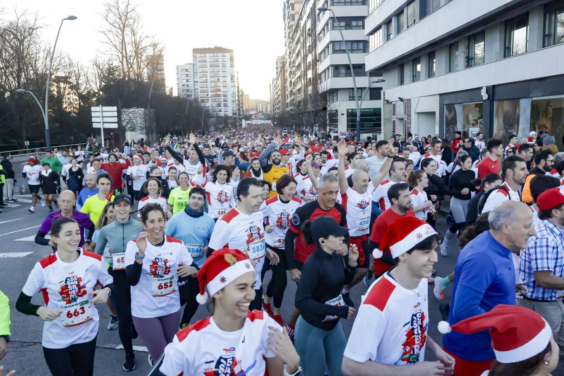 La San Silvestre vuela por las calles de Gijón