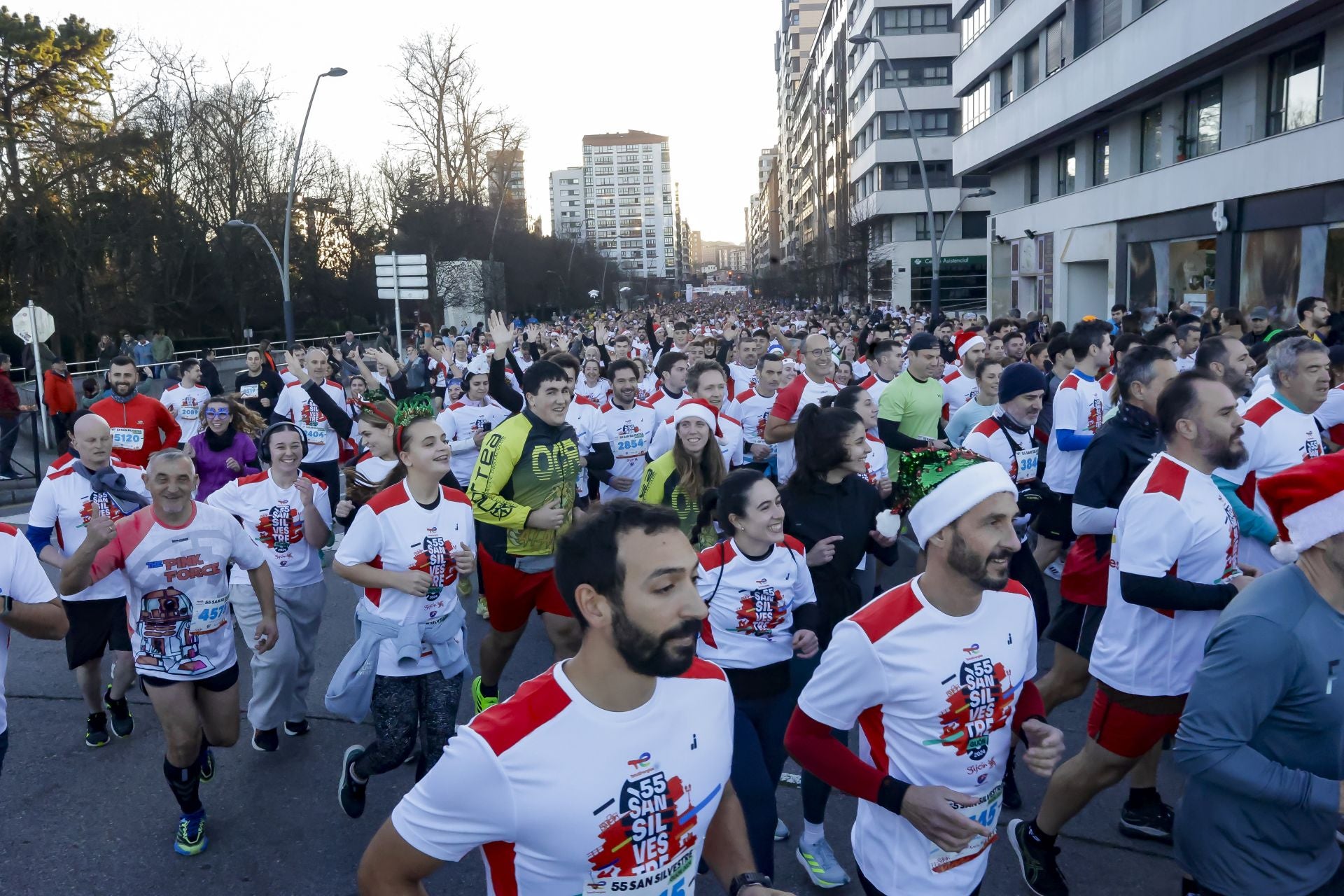 La San Silvestre vuela por las calles de Gijón