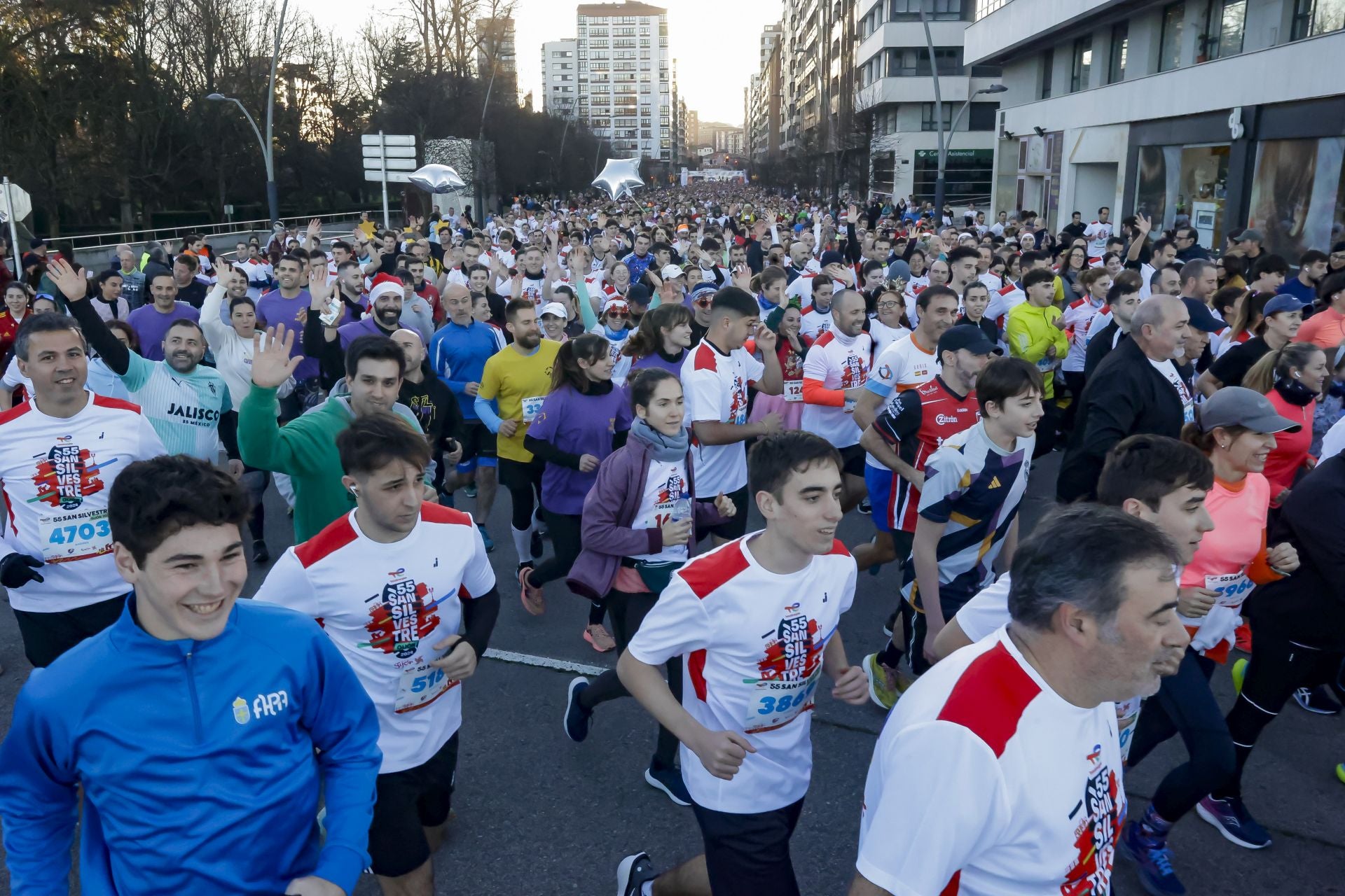 La San Silvestre vuela por las calles de Gijón