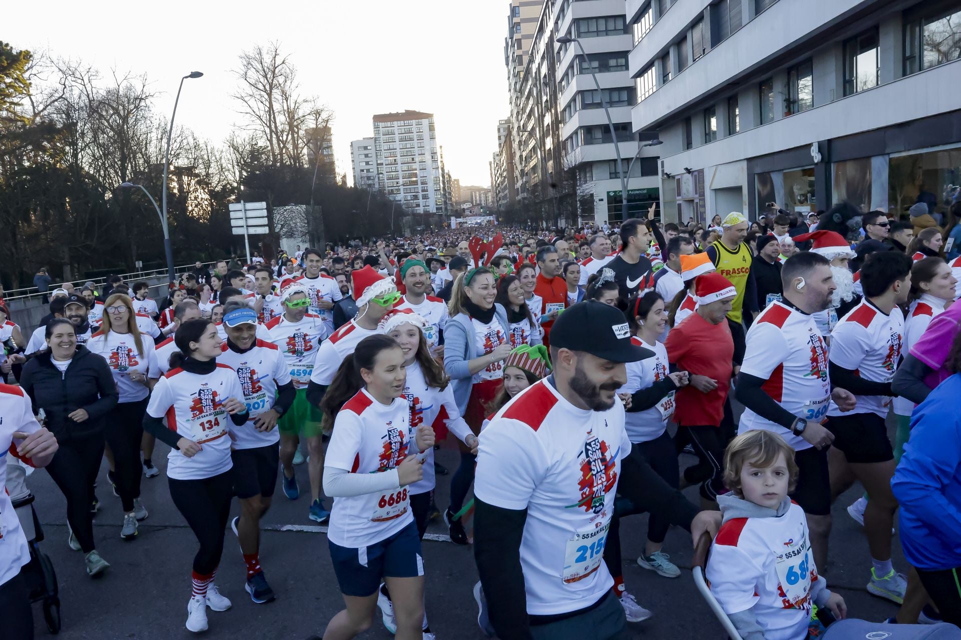 La San Silvestre vuela por las calles de Gijón