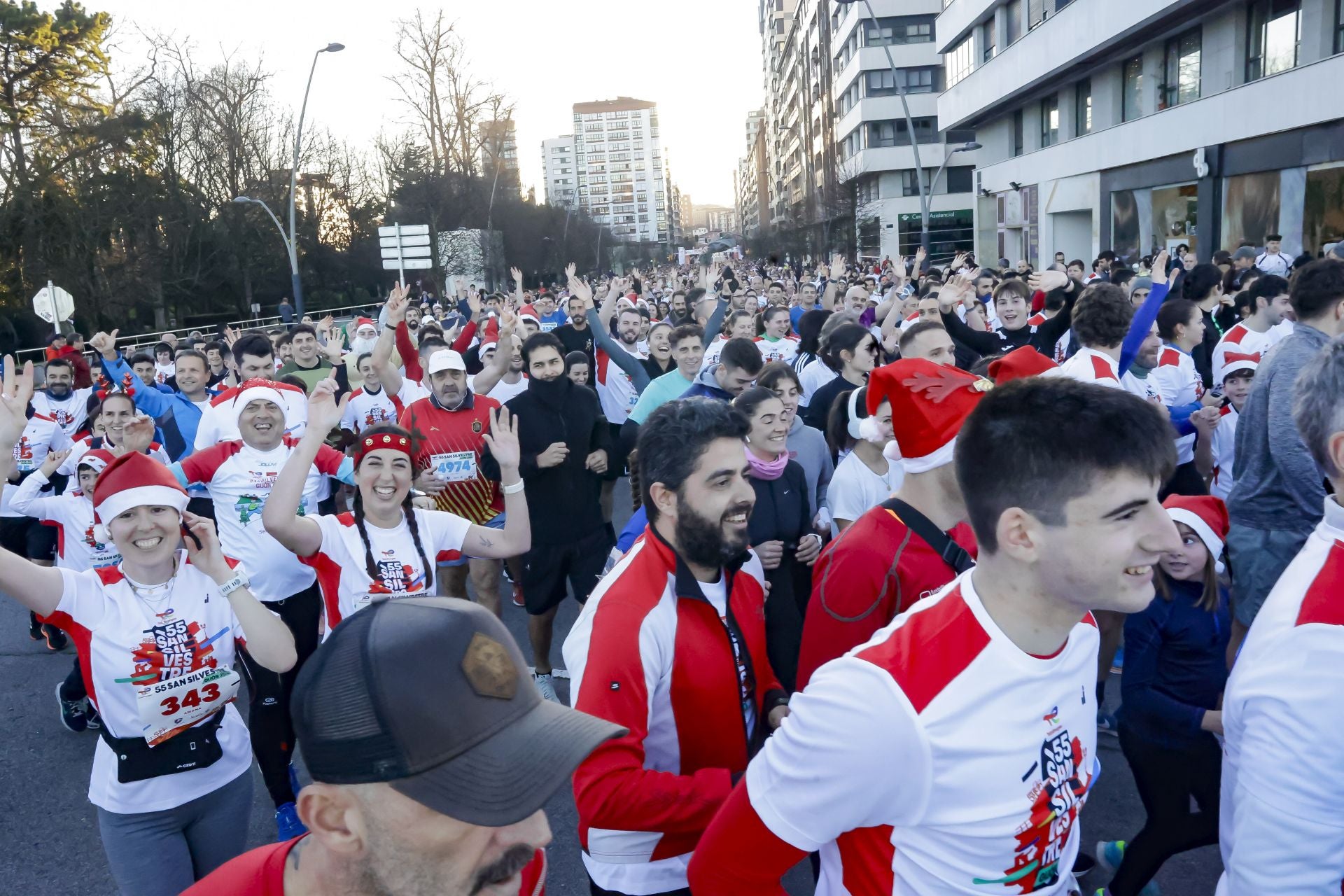 La San Silvestre vuela por las calles de Gijón