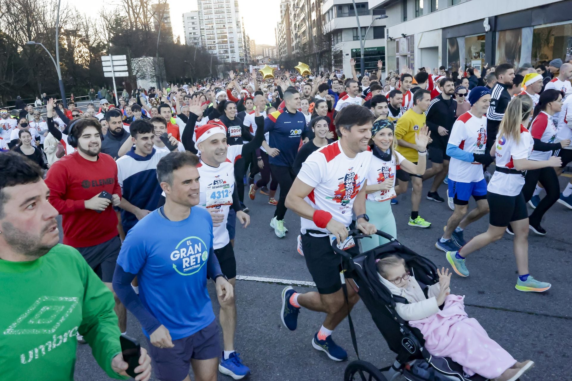 La San Silvestre vuela por las calles de Gijón