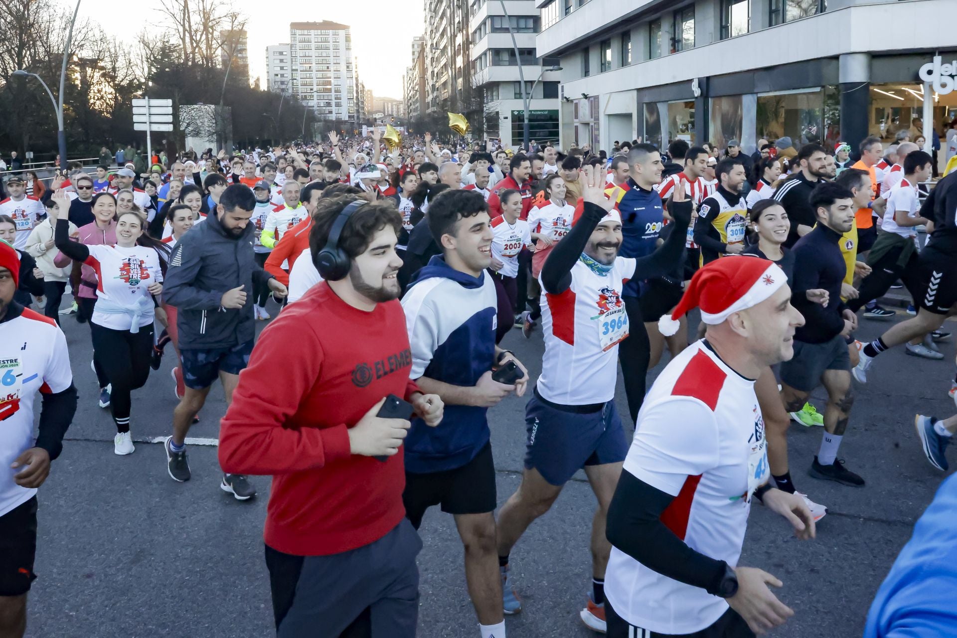 La San Silvestre vuela por las calles de Gijón