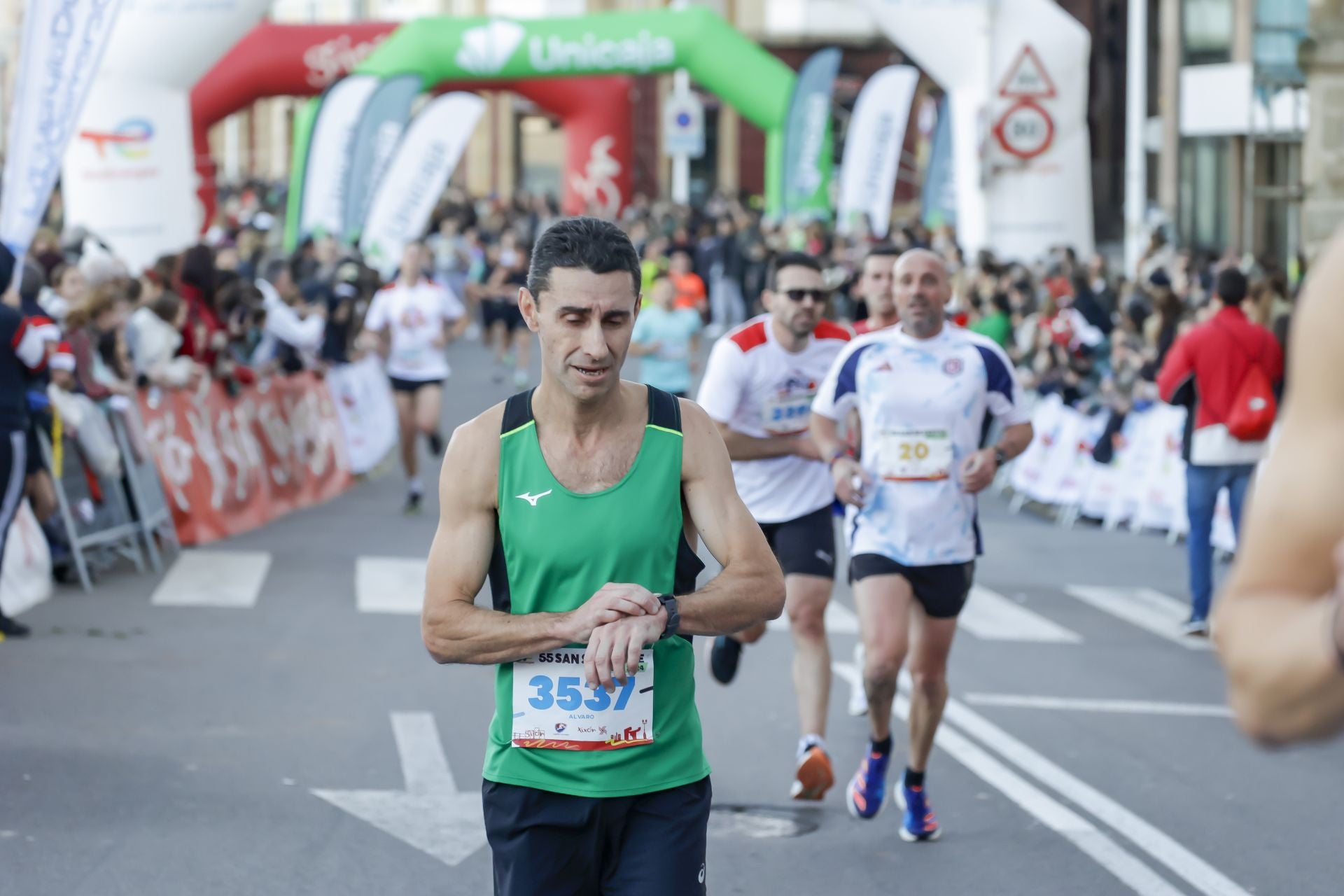 La San Silvestre vuela por las calles de Gijón