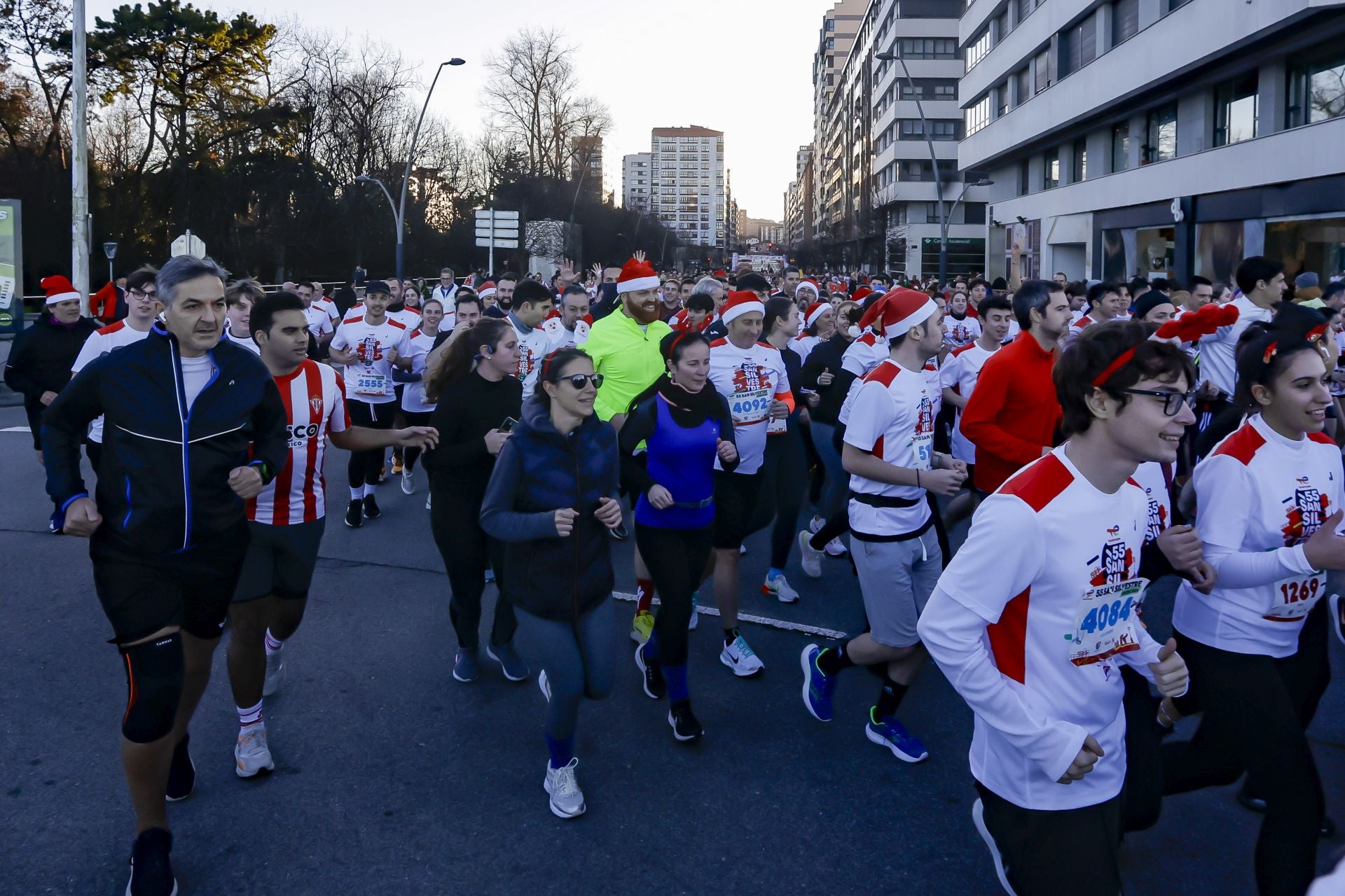 La San Silvestre vuela por las calles de Gijón