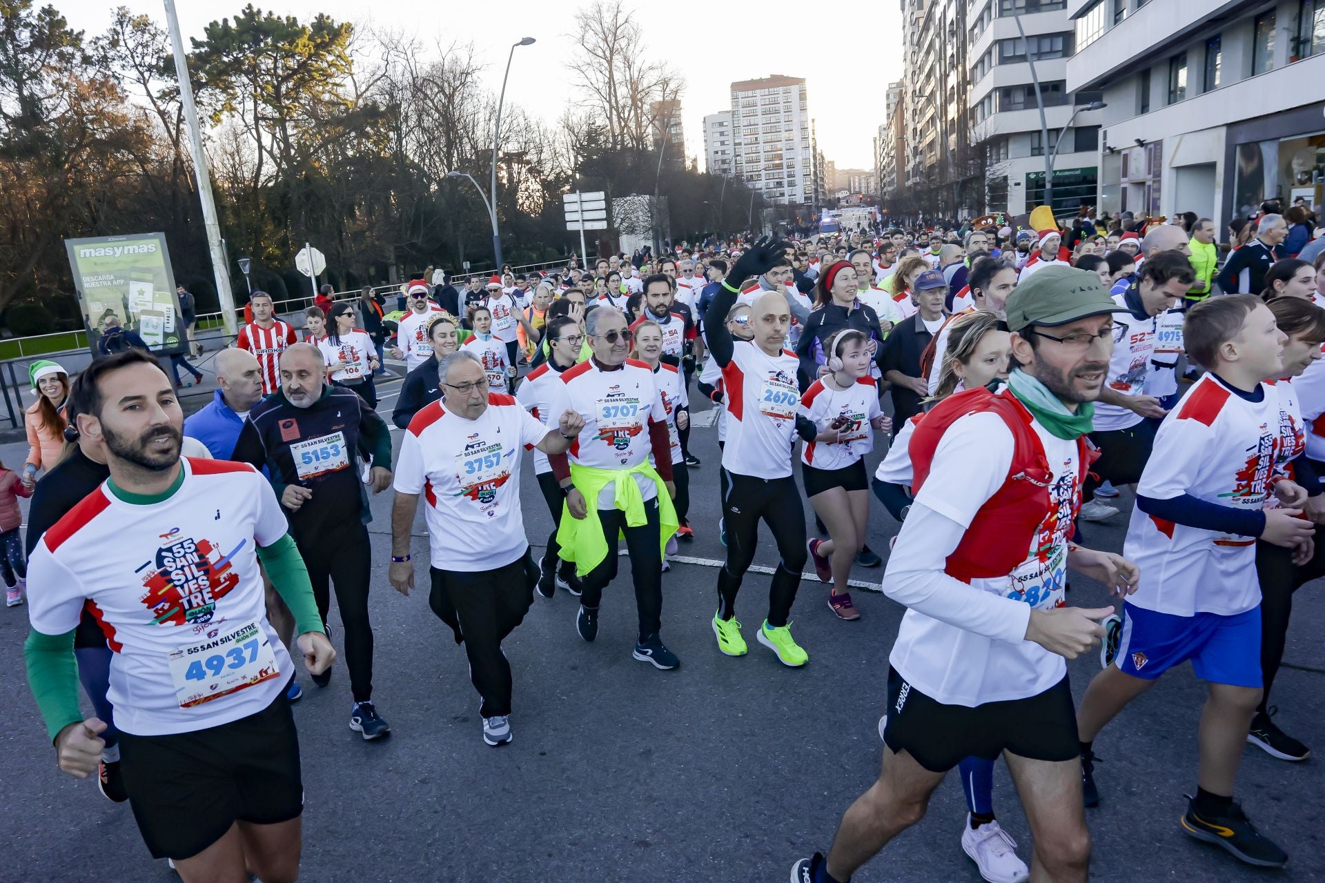 La San Silvestre vuela por las calles de Gijón