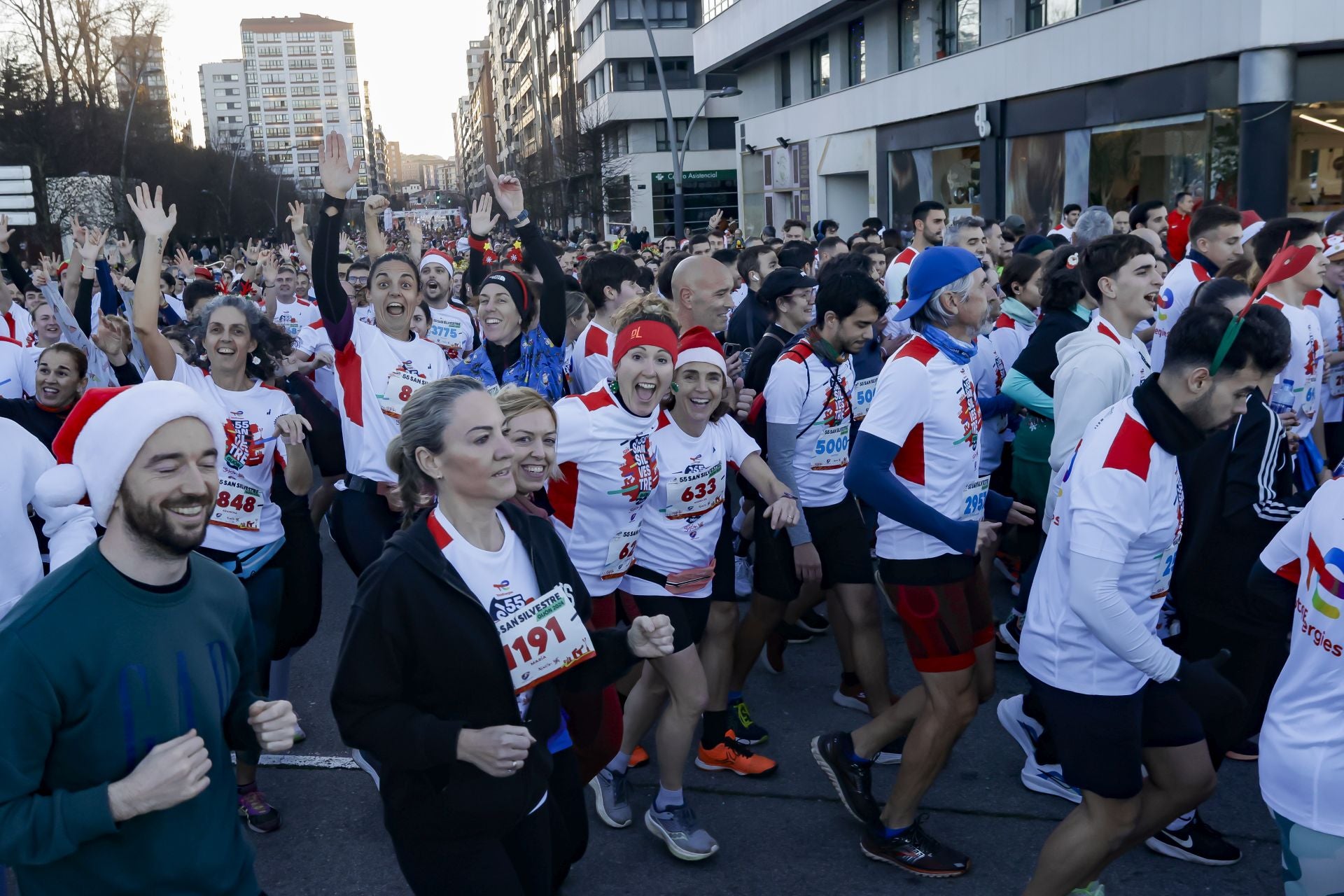 La San Silvestre vuela por las calles de Gijón