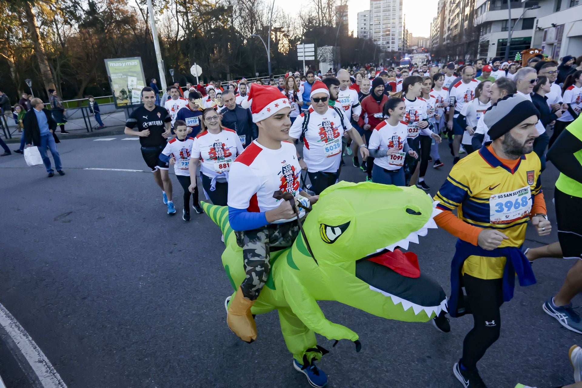 La San Silvestre vuela por las calles de Gijón