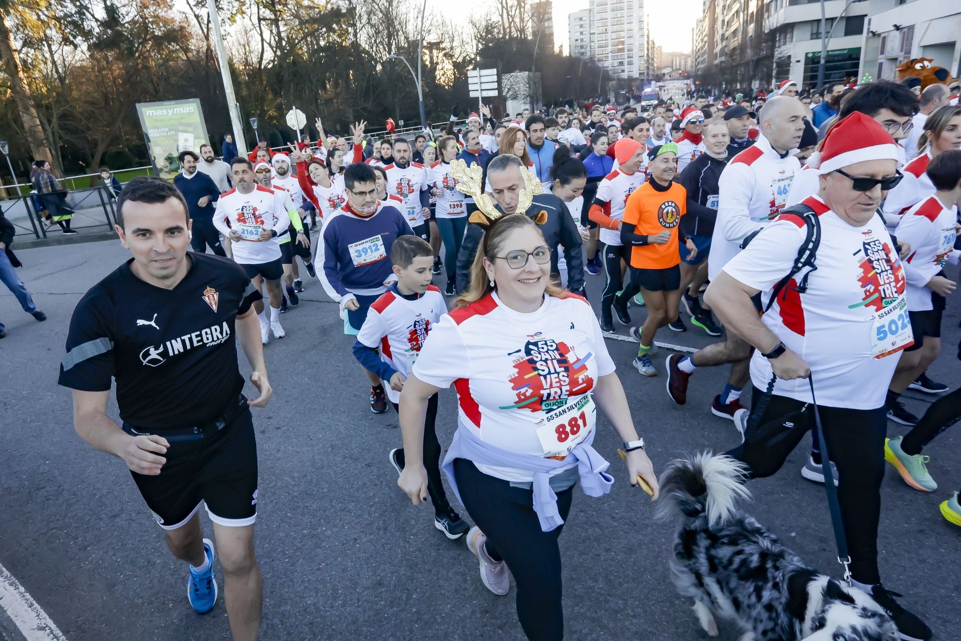 La San Silvestre vuela por las calles de Gijón