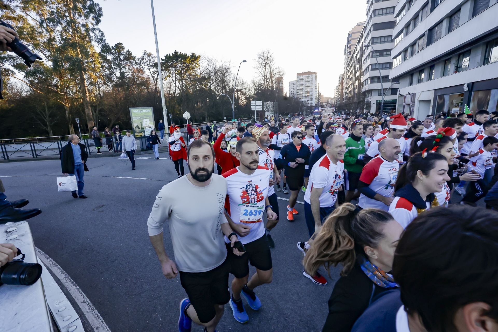 La San Silvestre vuela por las calles de Gijón