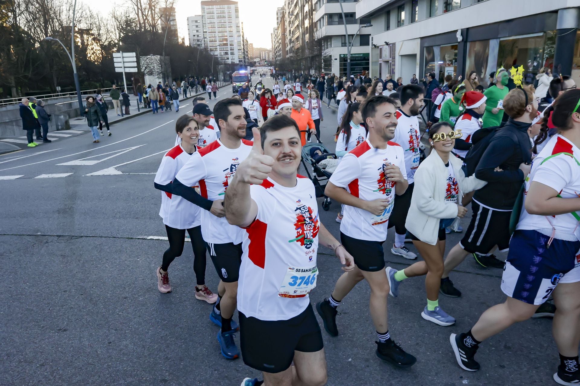 La San Silvestre vuela por las calles de Gijón