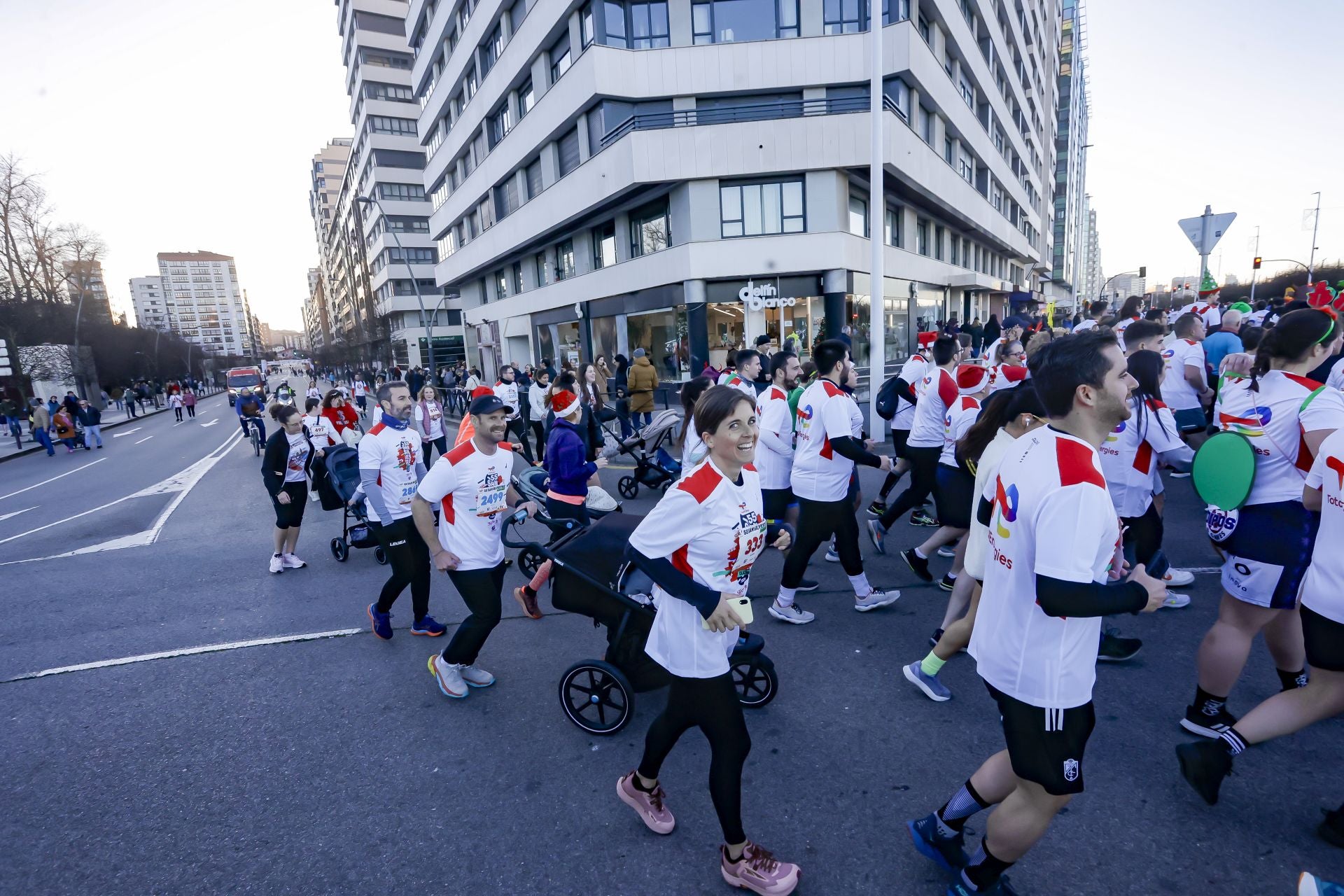 La San Silvestre vuela por las calles de Gijón